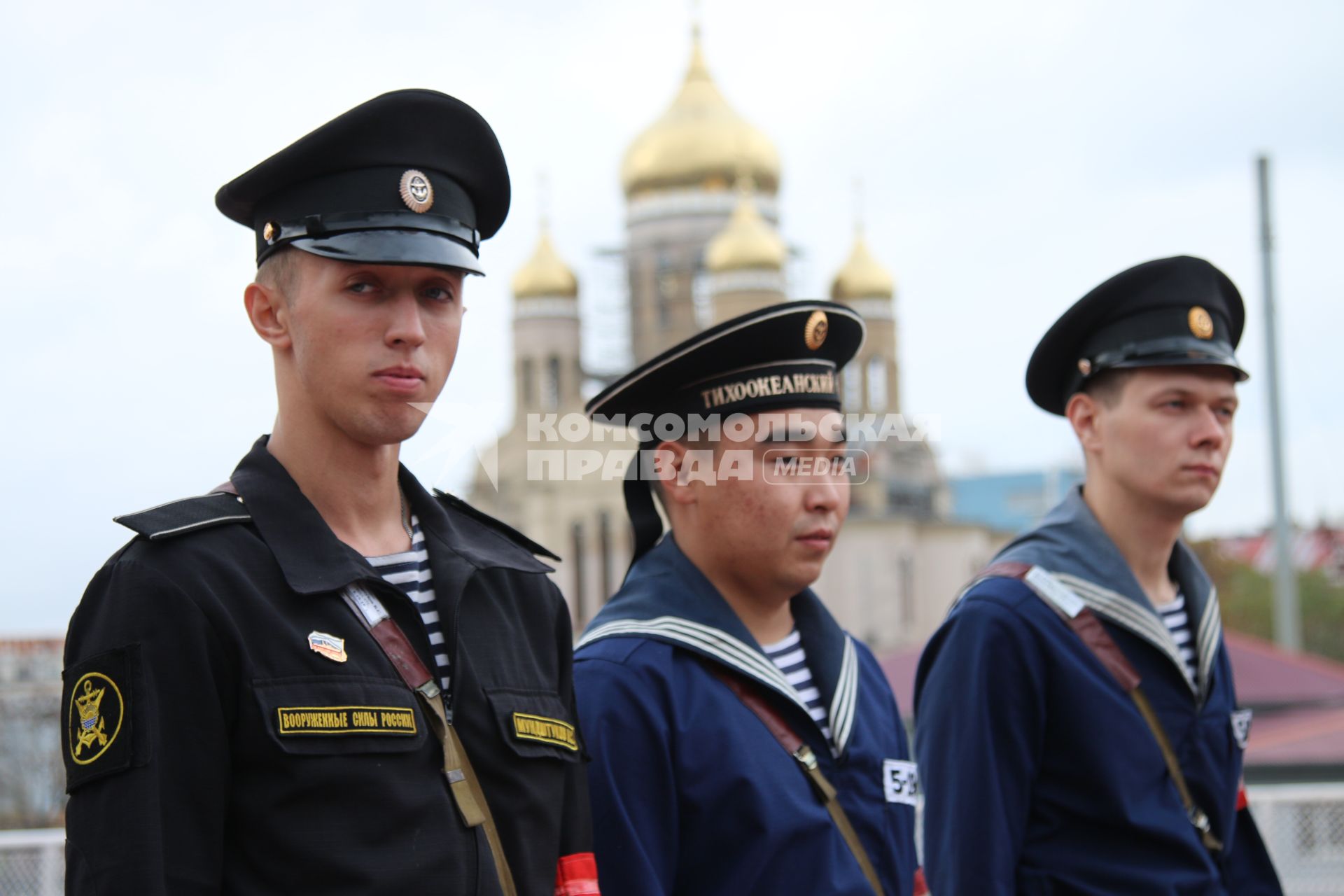 Владивосток.  Дежурный наряд экипажа получает инструктаж на корабле  `Адмирал Трибуц` .