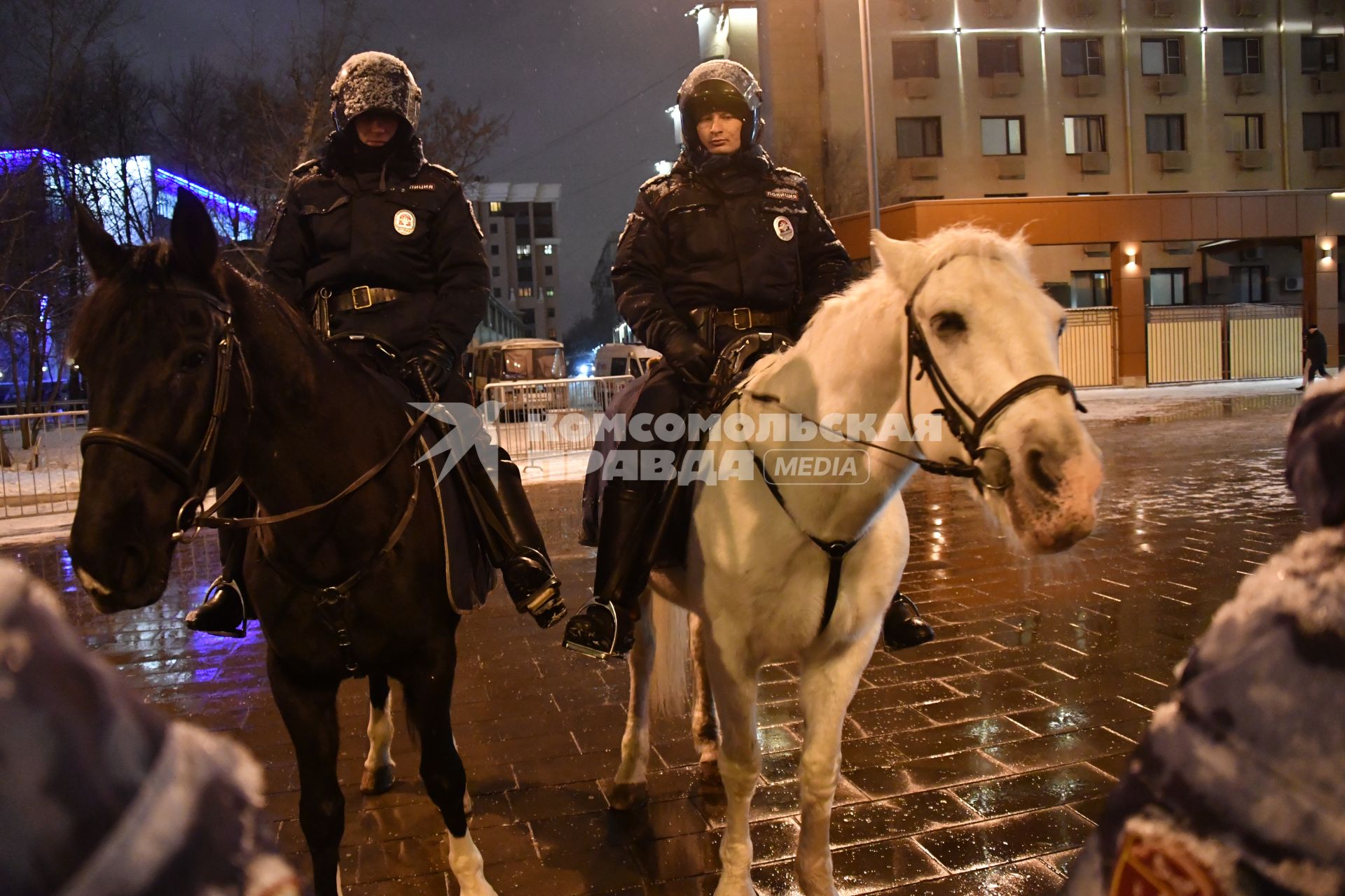 Москва.  Конная полиция перед началом  матча группового этапа Лиги чемпионов УЕФА  между  фк ЦСКА и фк `Виктория`(Чехия).