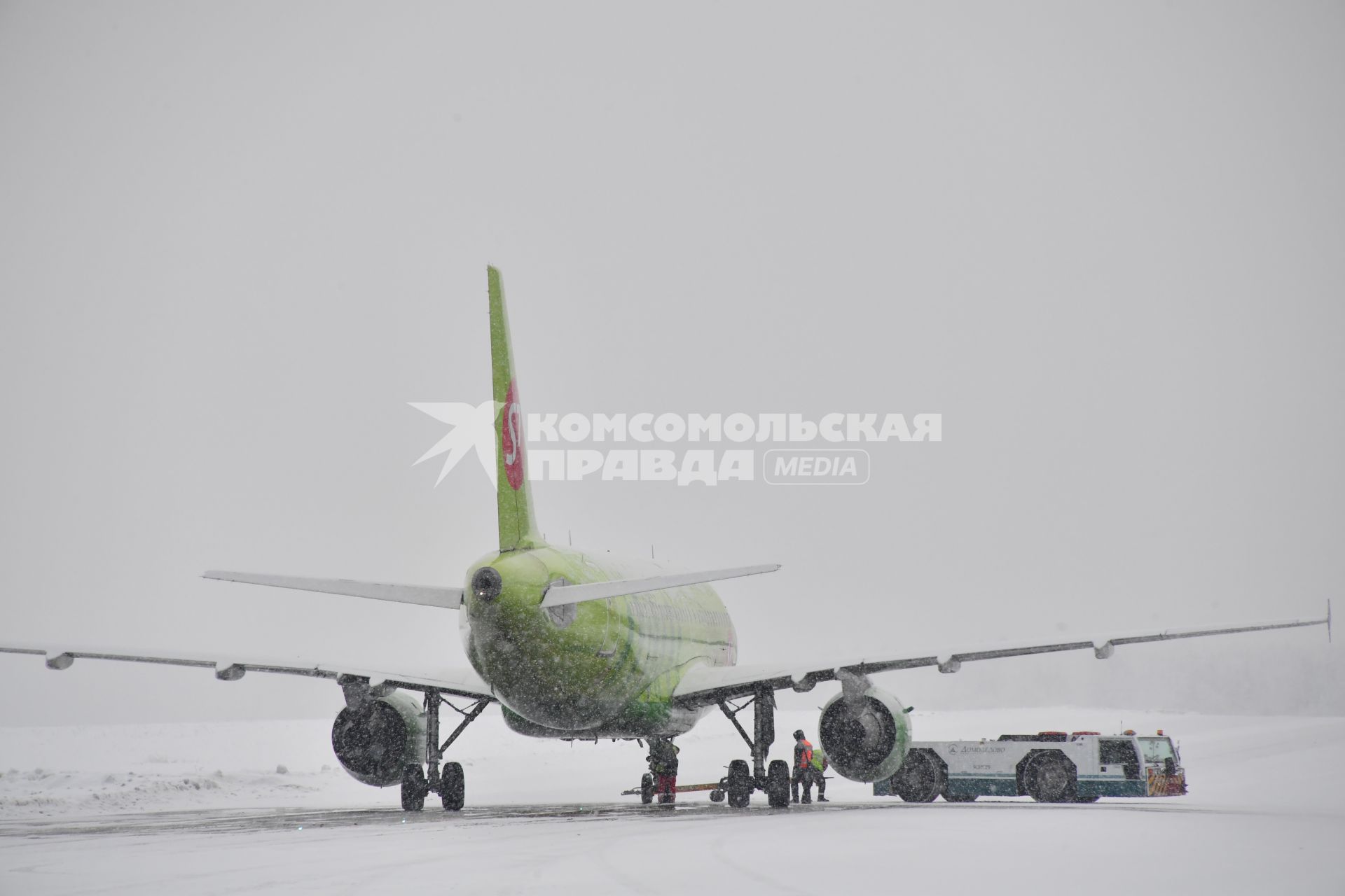 Московская область. Самолеты  Airbus A319  авиакомпании S7 в аэропорту Домодедово.