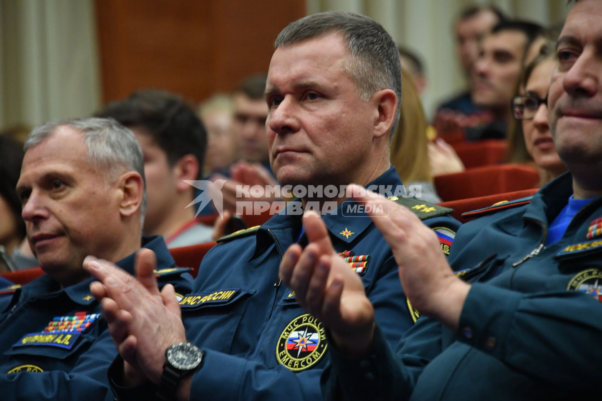 Москва. Министр  МЧС РФ Евгений Зиничев  на церемонии награждения победителей  Всероссийского фестиваля `Созвездие мужества`в Академии МЧС.