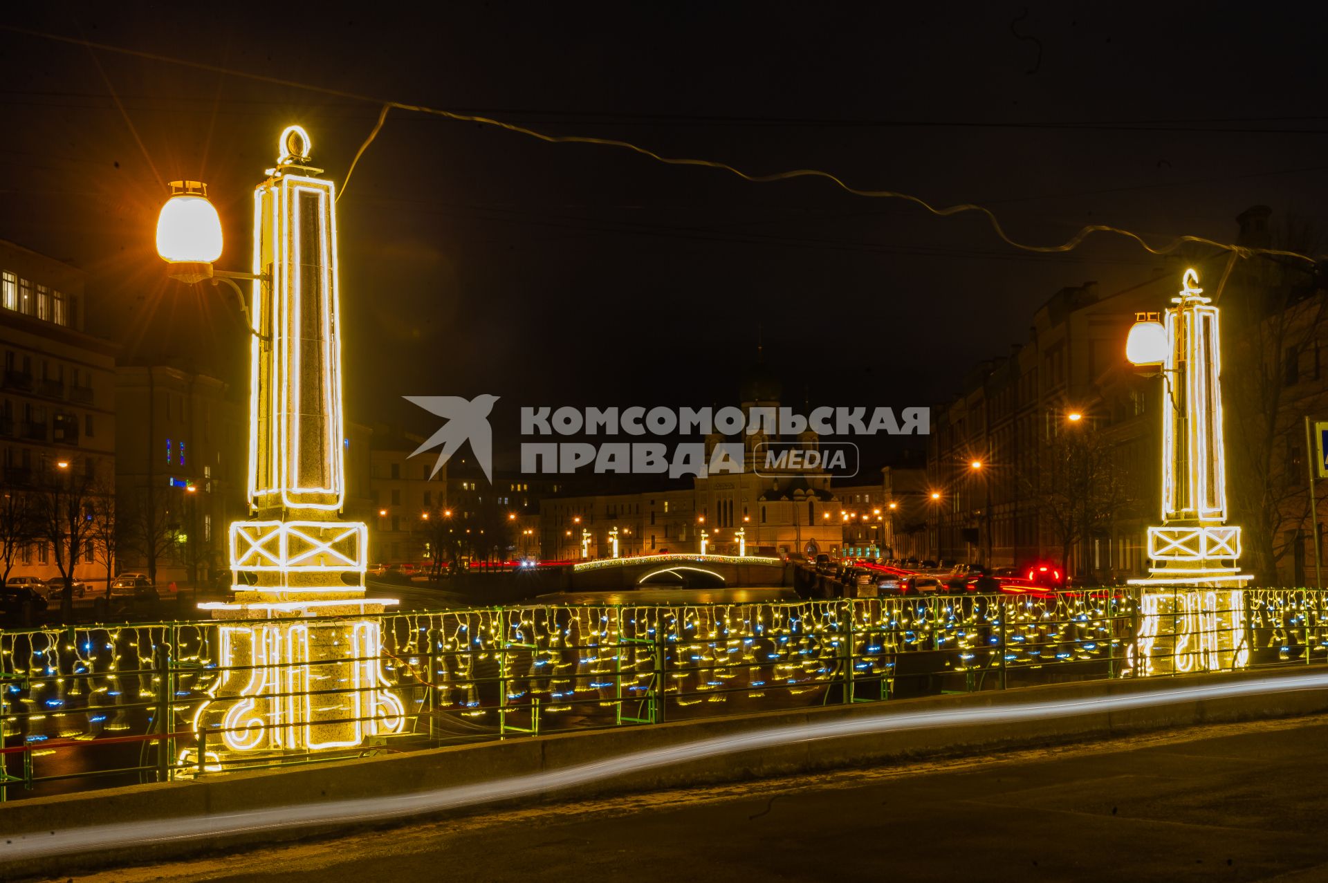 Санкт-Петербург.  Пикалов мост, украшенный к Новому году.