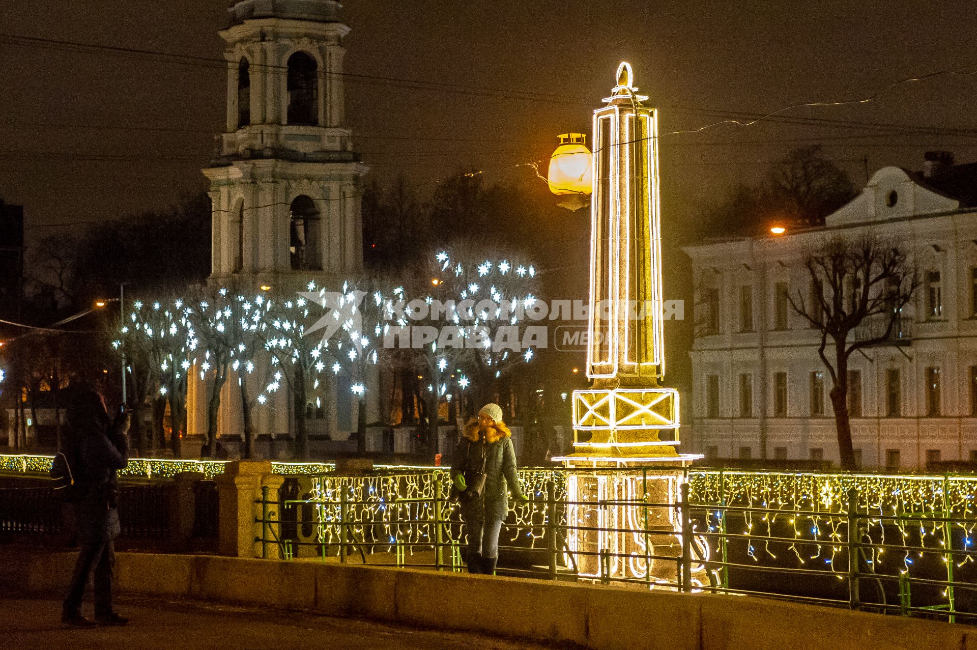 Санкт-Петербург.  Пикалов мост, украшенный к Новому году.