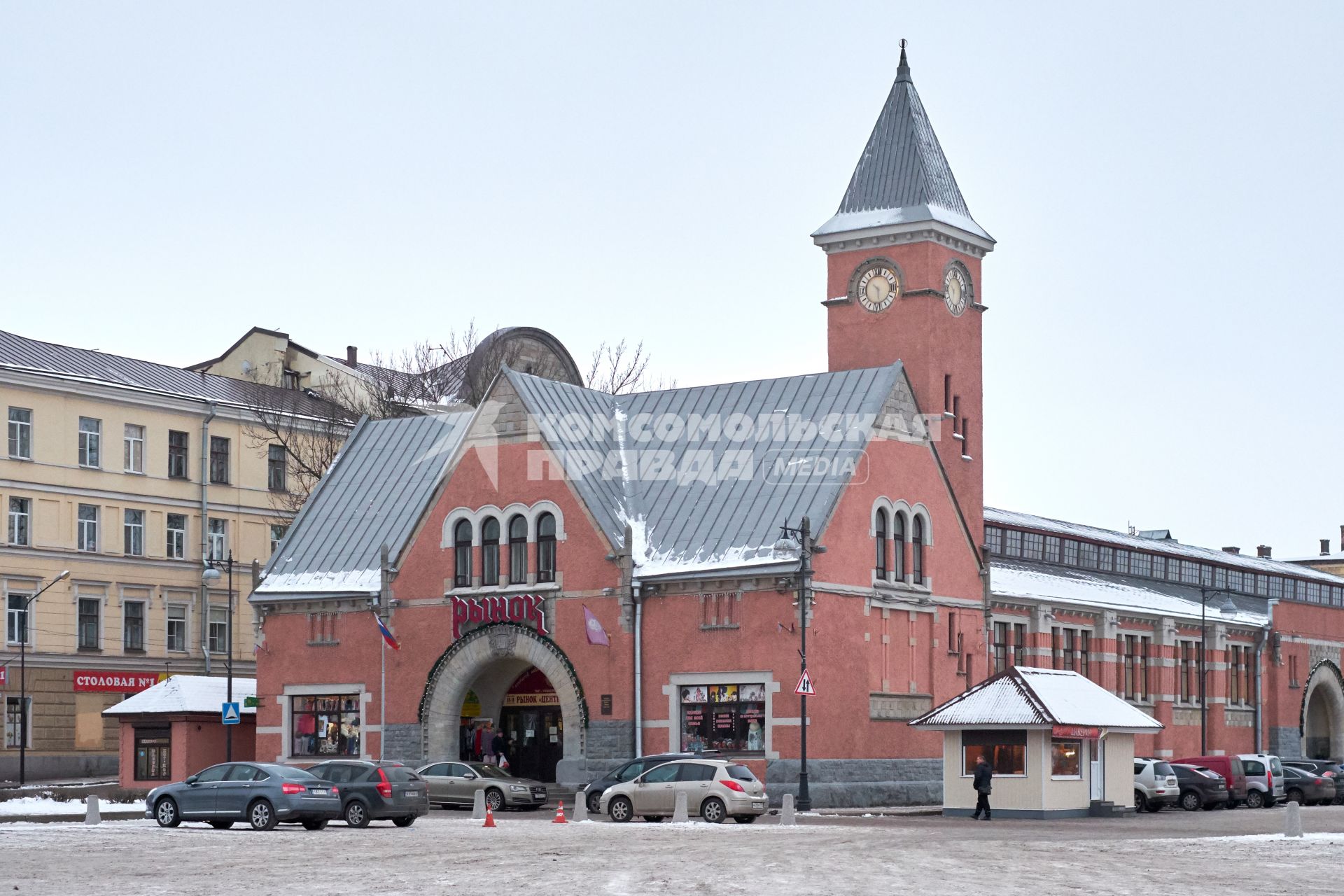 Ленинградская область, Выборг.   Вид на городской рынок.