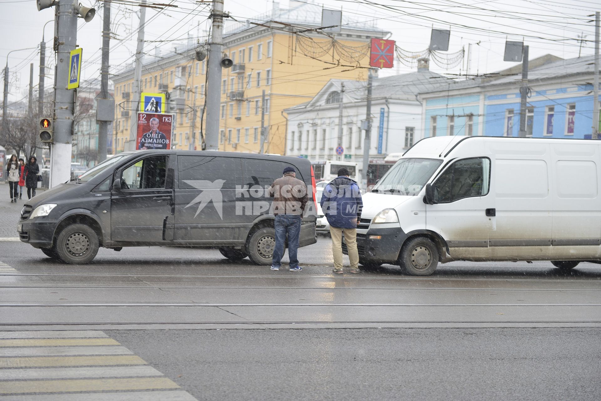 Тула. Автомобили, пострадавшие в результате ДТП на одной из улиц города.