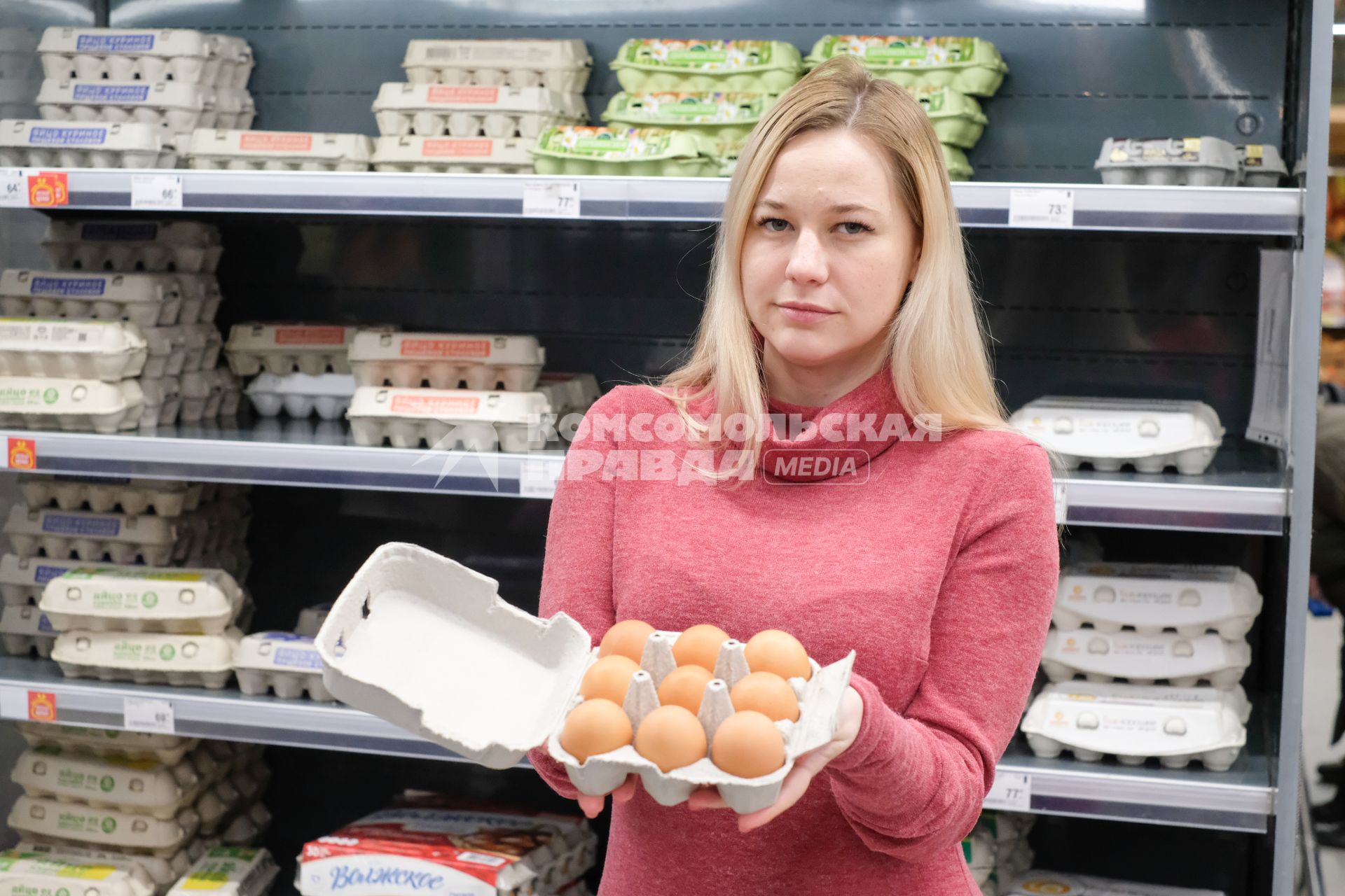 Санкт-Петербург.  Продажа куриных яиц в упаковке нового формата.