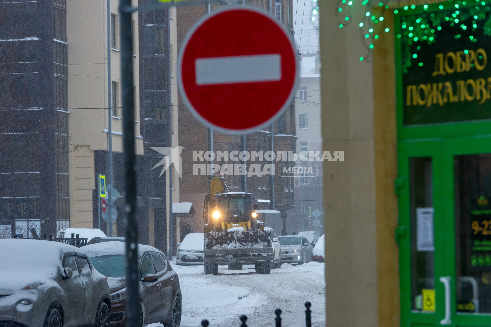 Санкт-Петербург. Снегоуборочная техника на на улицах города.