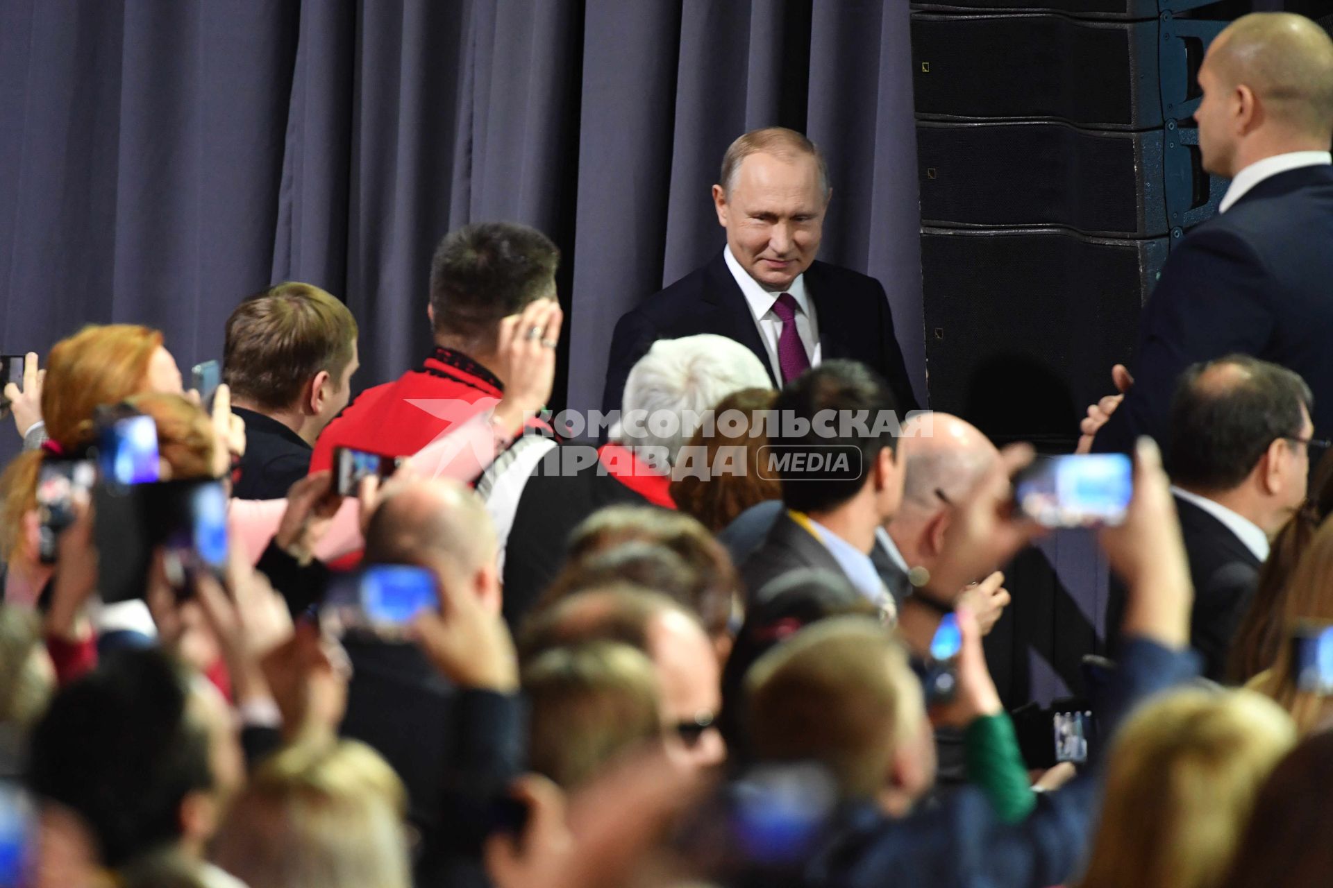 Москва. Президент РФ Владимир Путин во время четырнадцатой большой ежегодной пресс-конференции в Центре международной торговли на Красной Пресне.