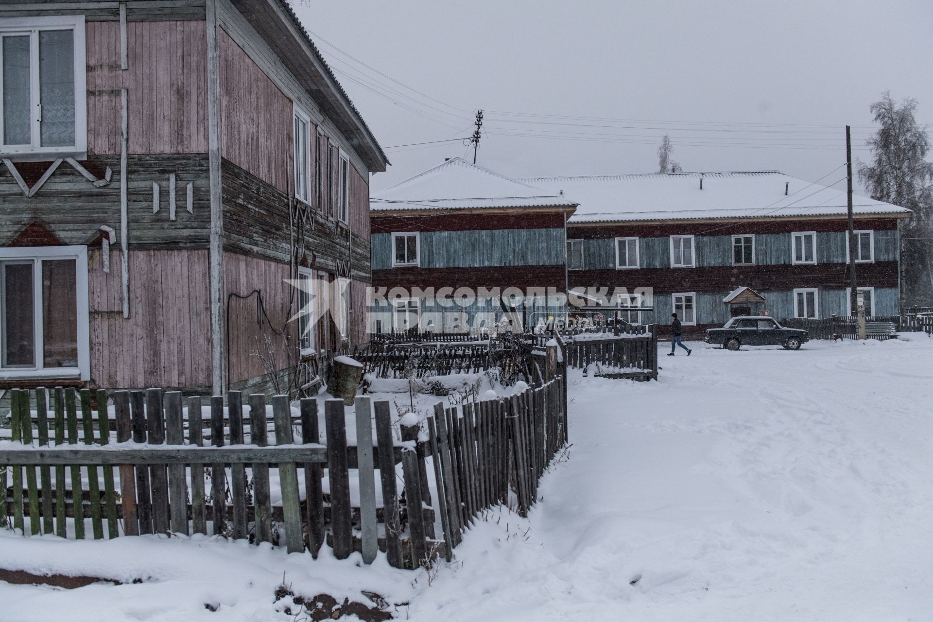 Красноярский край, Лесосибирск, поселок Новоенисейск. На одной из улиц  поселка.