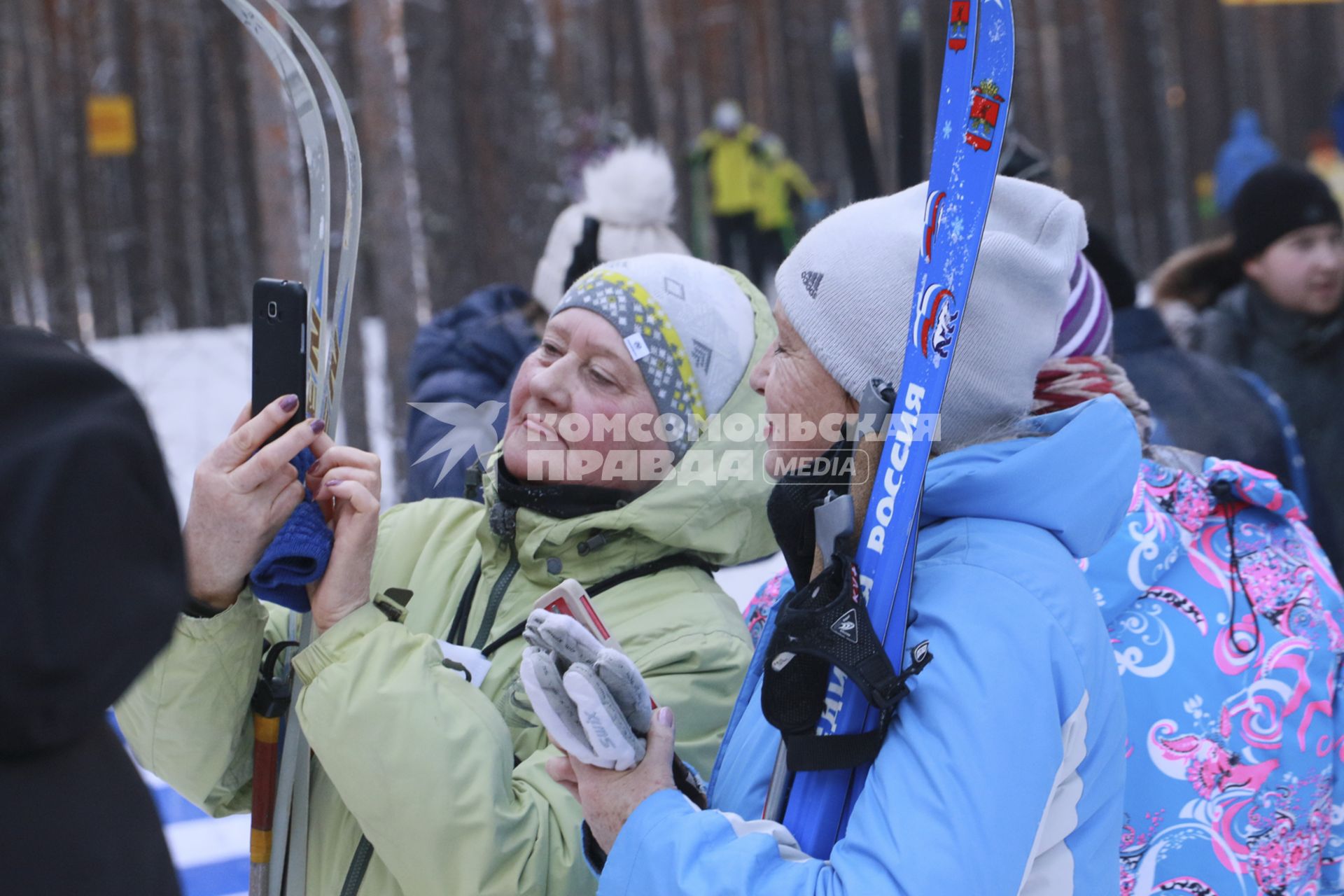 Барнаул.   Лыжники перед началом заезда.