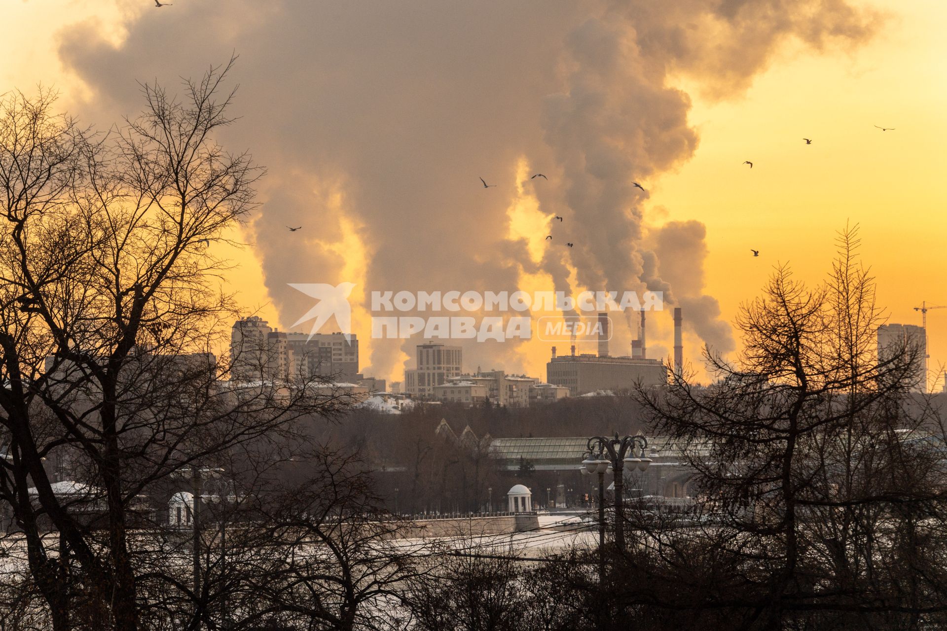 Москва.  Вид на город с Крымского моста.