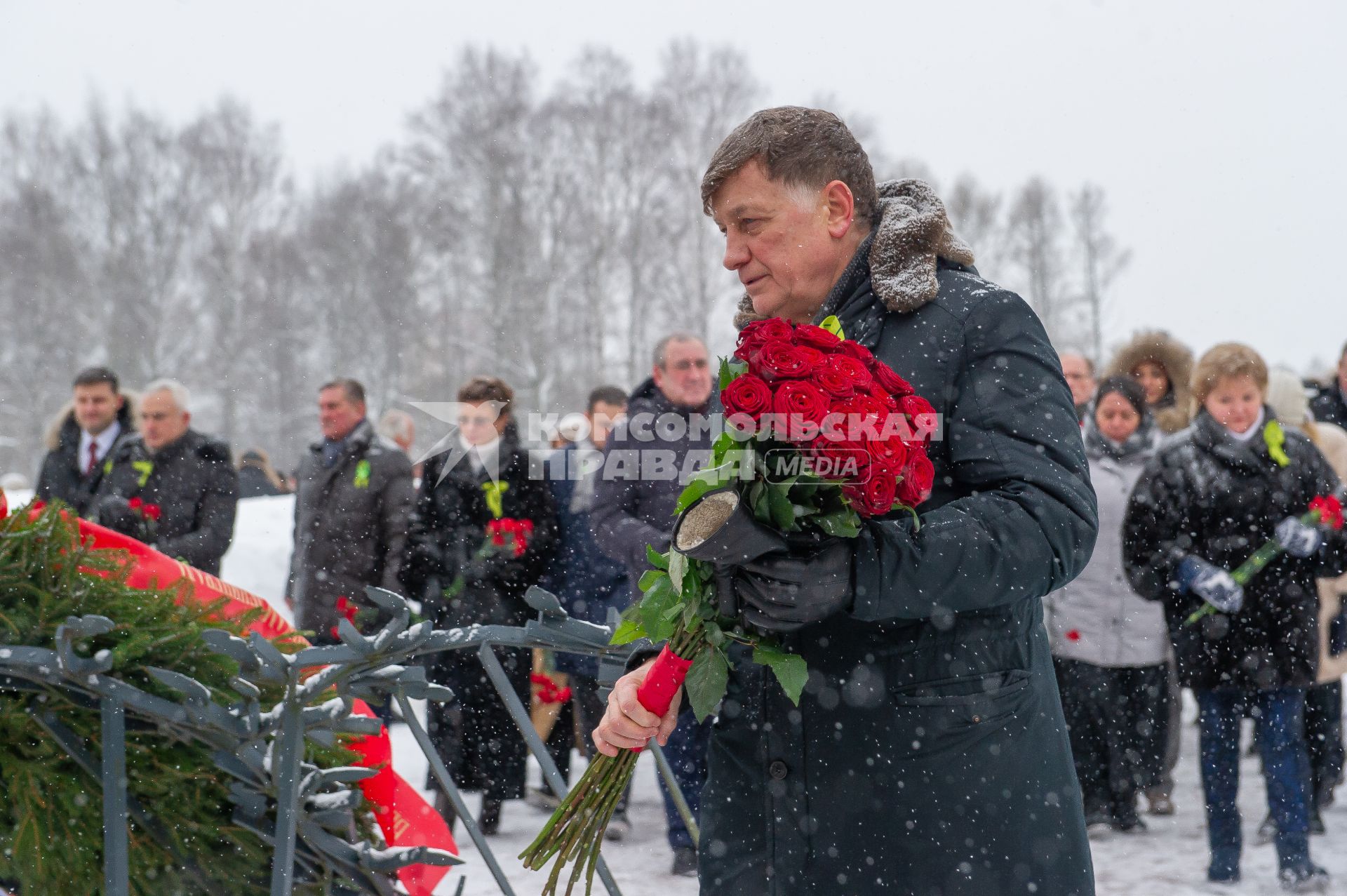 Санкт-Петербург. Председатель Законодательного собрания Санкт-Петербурга Вячеслав Макаров во время торжественно-траурной церемонии на Пискаревском кладбище   в честь 75-й годовщины полного освобождения Ленинграда от фашистской блокады на Пискаревском кладбище.