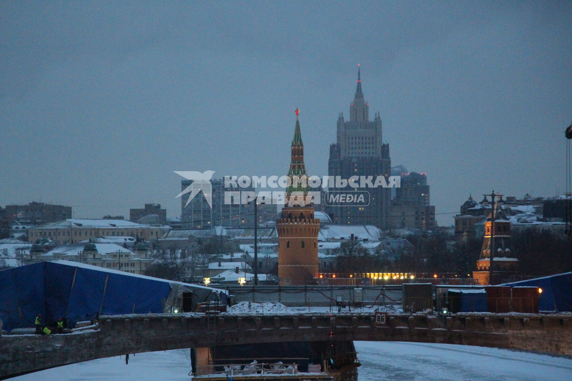 Москва. Вид на Большой Москворецкий мост.