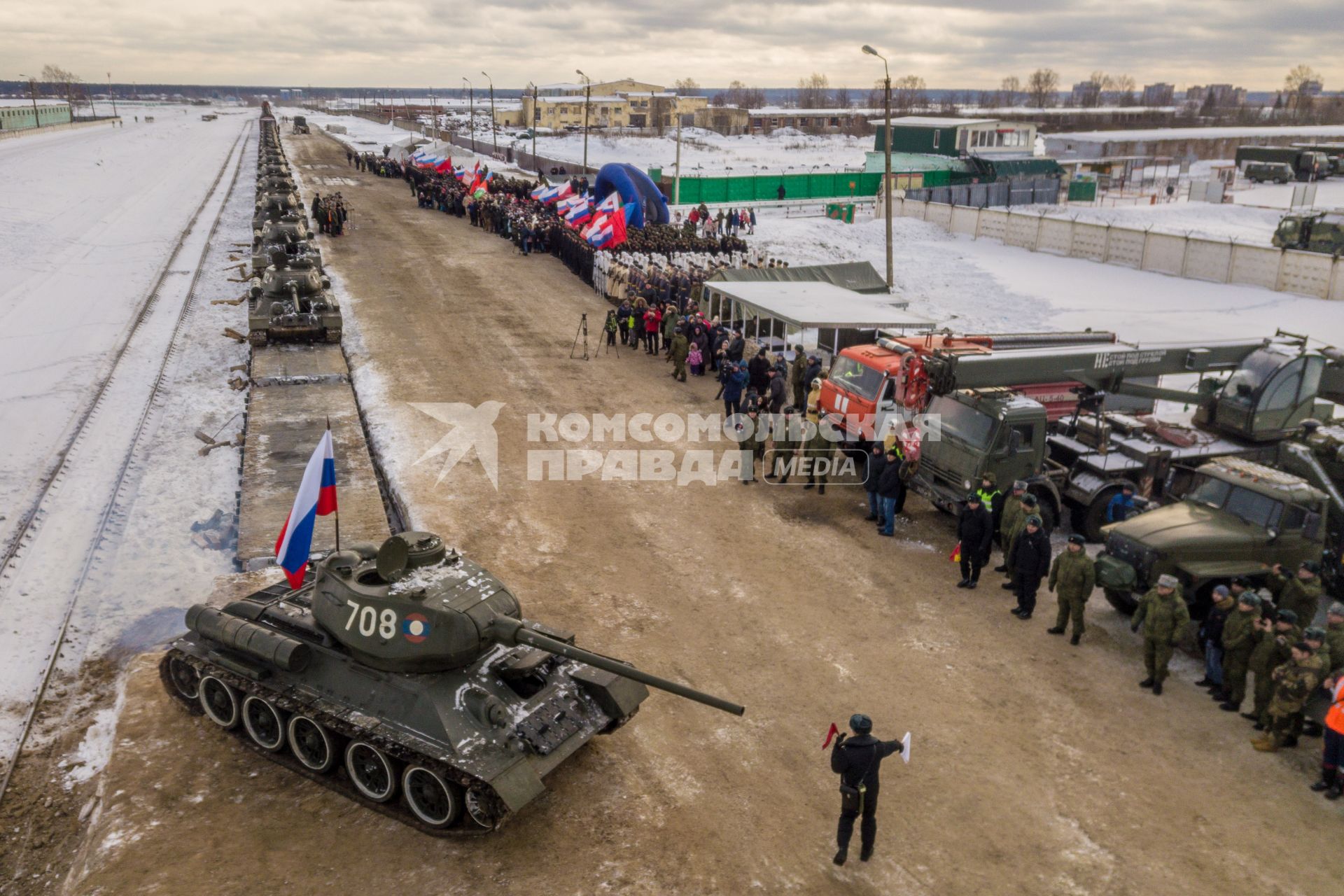 Московская область, Наро-Фоминск. Торжественная встреча эшелона с танками Т-34 , переданных Министерством обороны Лаосской Народно-Демократической Республики военному ведомству РФ.