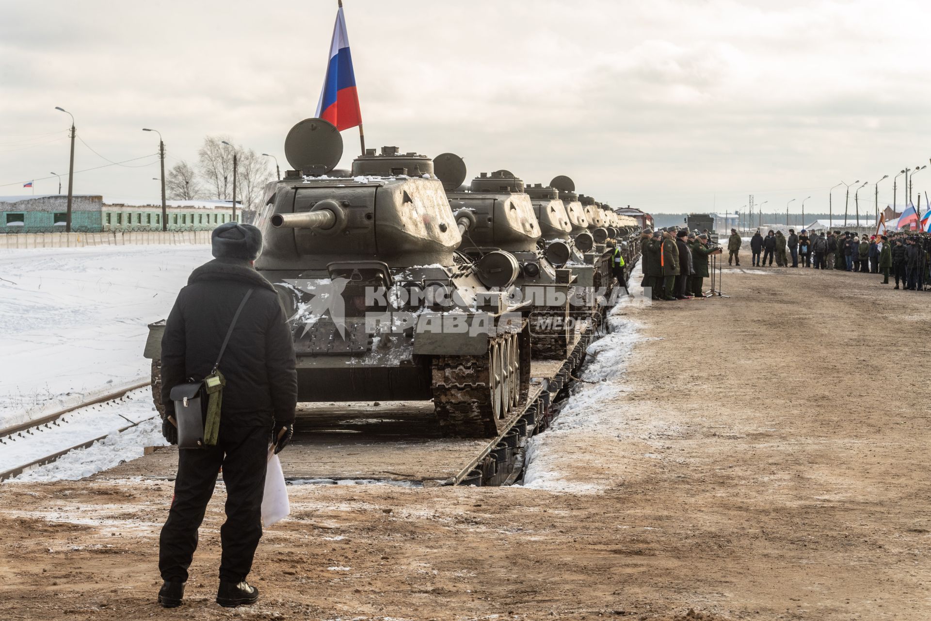 Московская область, Наро-Фоминск. Торжественная встреча эшелона с танками Т-34 , переданных Министерством обороны Лаосской Народно-Демократической Республики военному ведомству РФ.