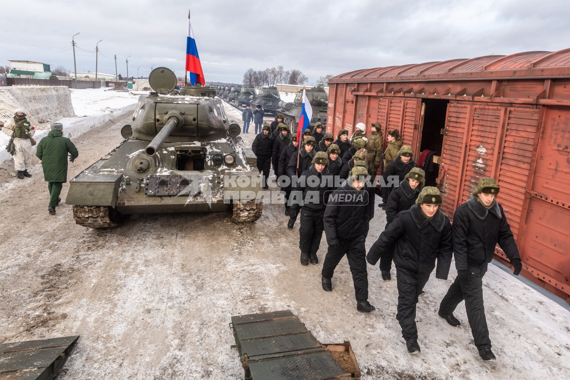 Московская область, Наро-Фоминск. Подготовка к торжественной встрече эшелона с танками Т-34 , переданных Министерством обороны Лаосской Народно-Демократической Республики военному ведомству РФ.