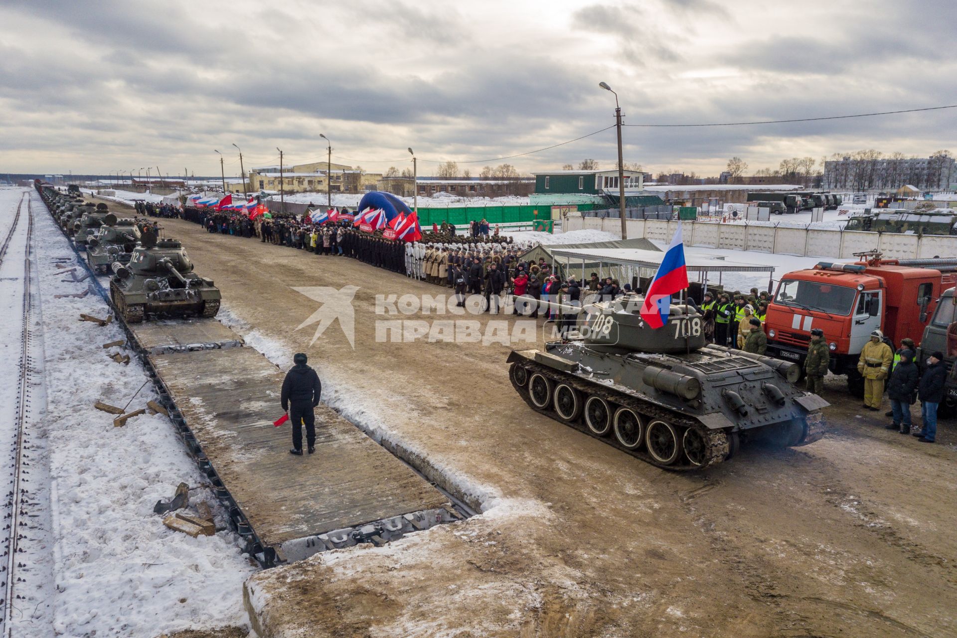 Московская область, Наро-Фоминск. Торжественная встреча эшелона с танками Т-34 , переданных Министерством обороны Лаосской Народно-Демократической Республики военному ведомству РФ.