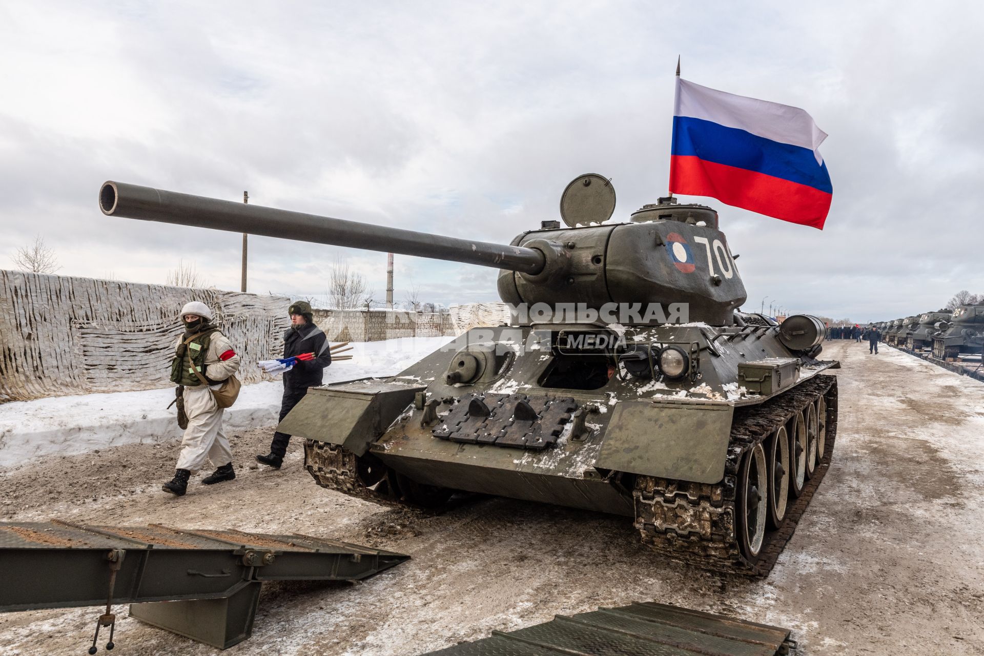 Московская область, Наро-Фоминск. Торжественная встреча эшелона с танками Т-34 , переданных Министерством обороны Лаосской Народно-Демократической Республики военному ведомству РФ.