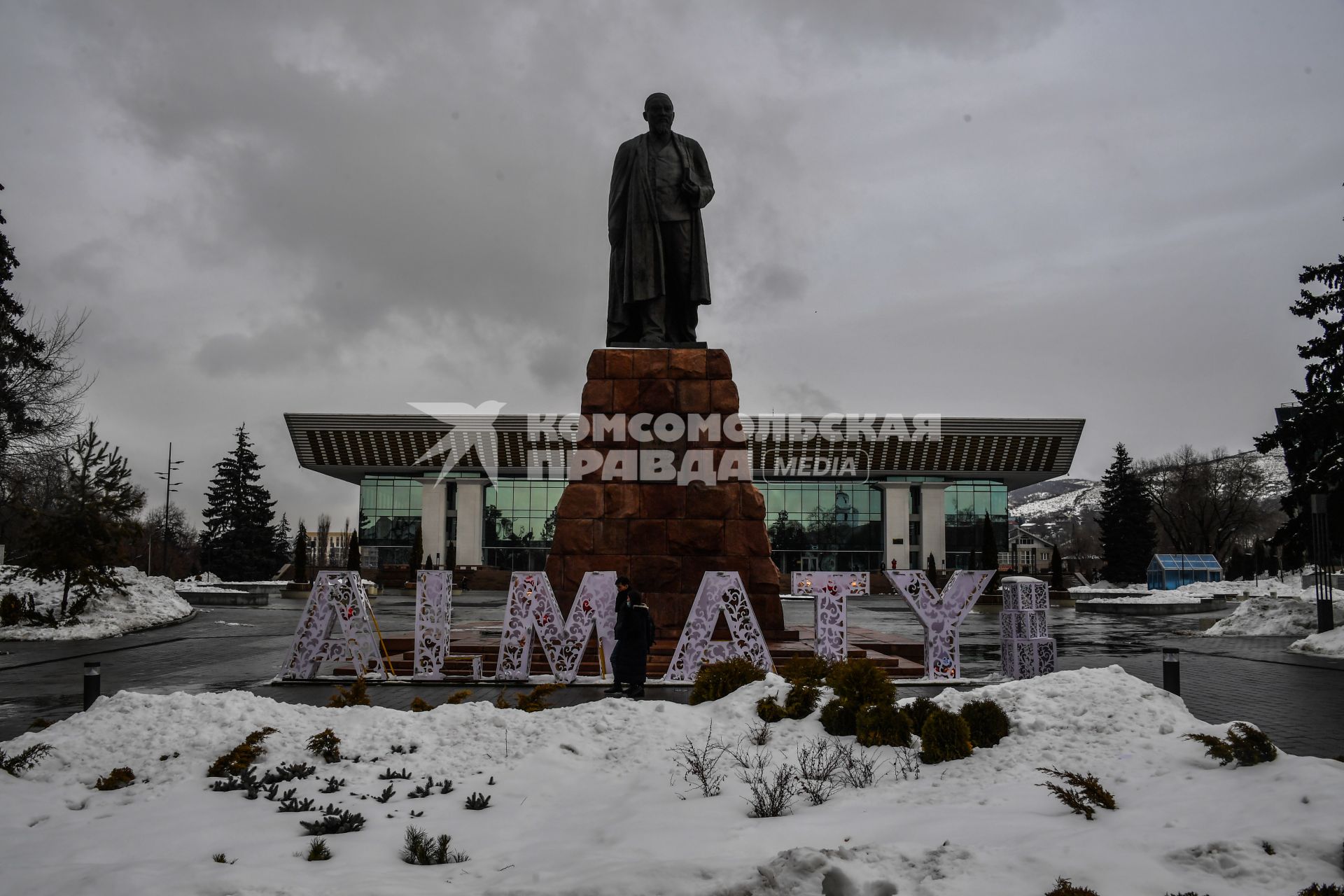 Казахстан, Алма-Ата. Памятник  Абаю.