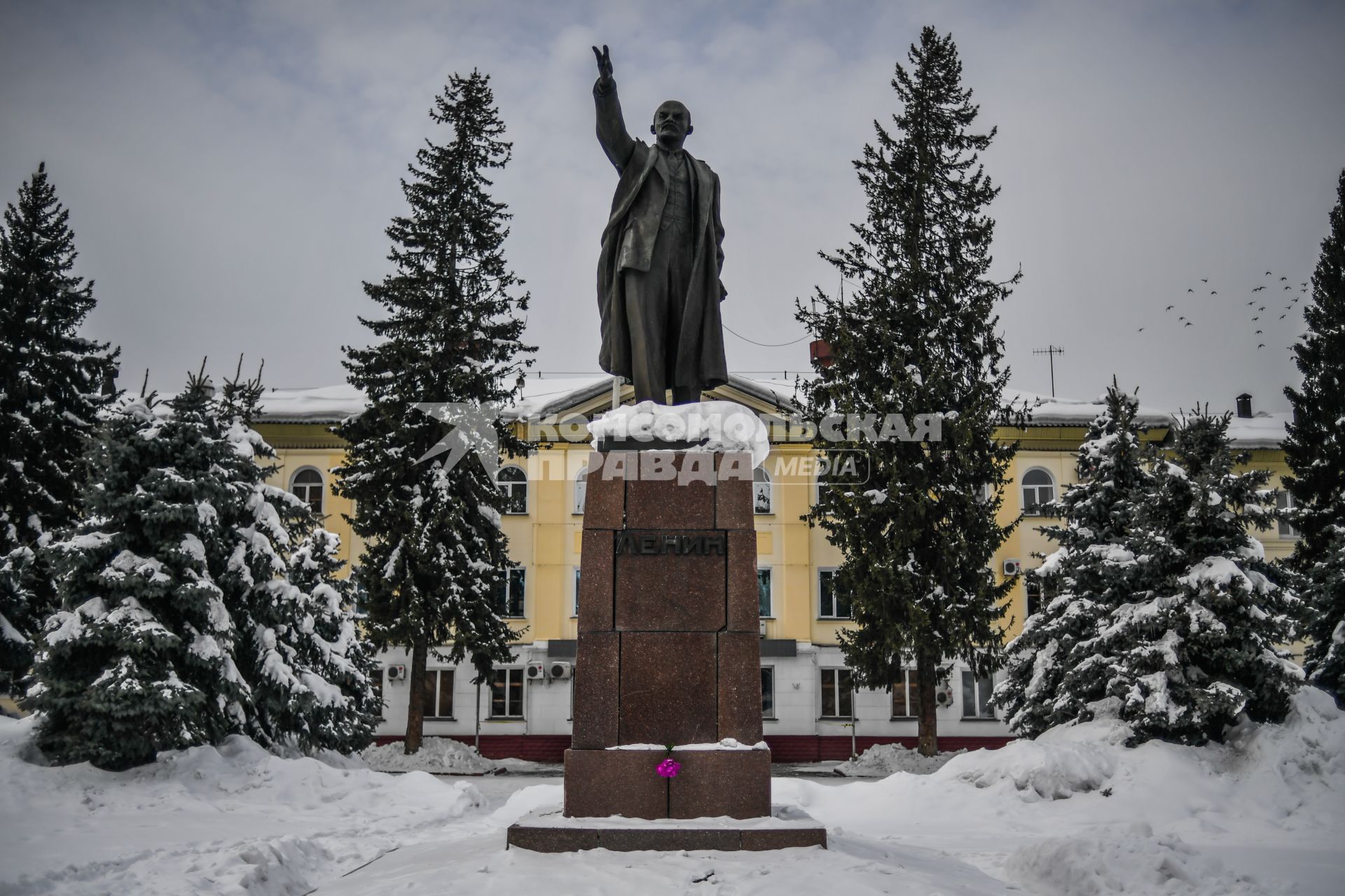 Казахстан, Алтай (Зыряновск). Памятник Владимиру Ленину.