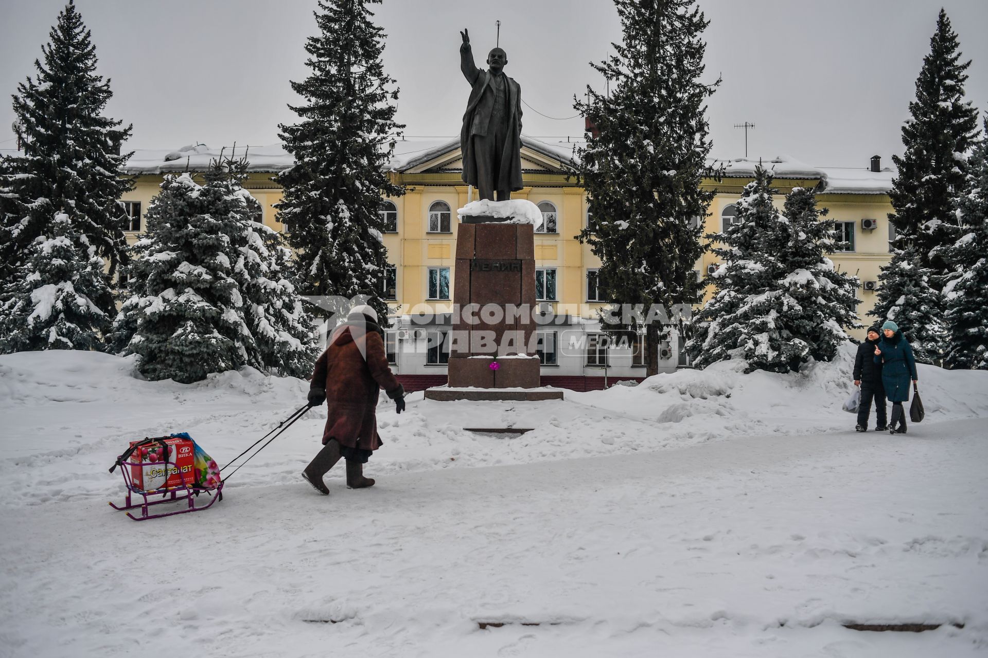 Казахстан, Алтай (Зыряновск). Памятник Владимиру Ленину.