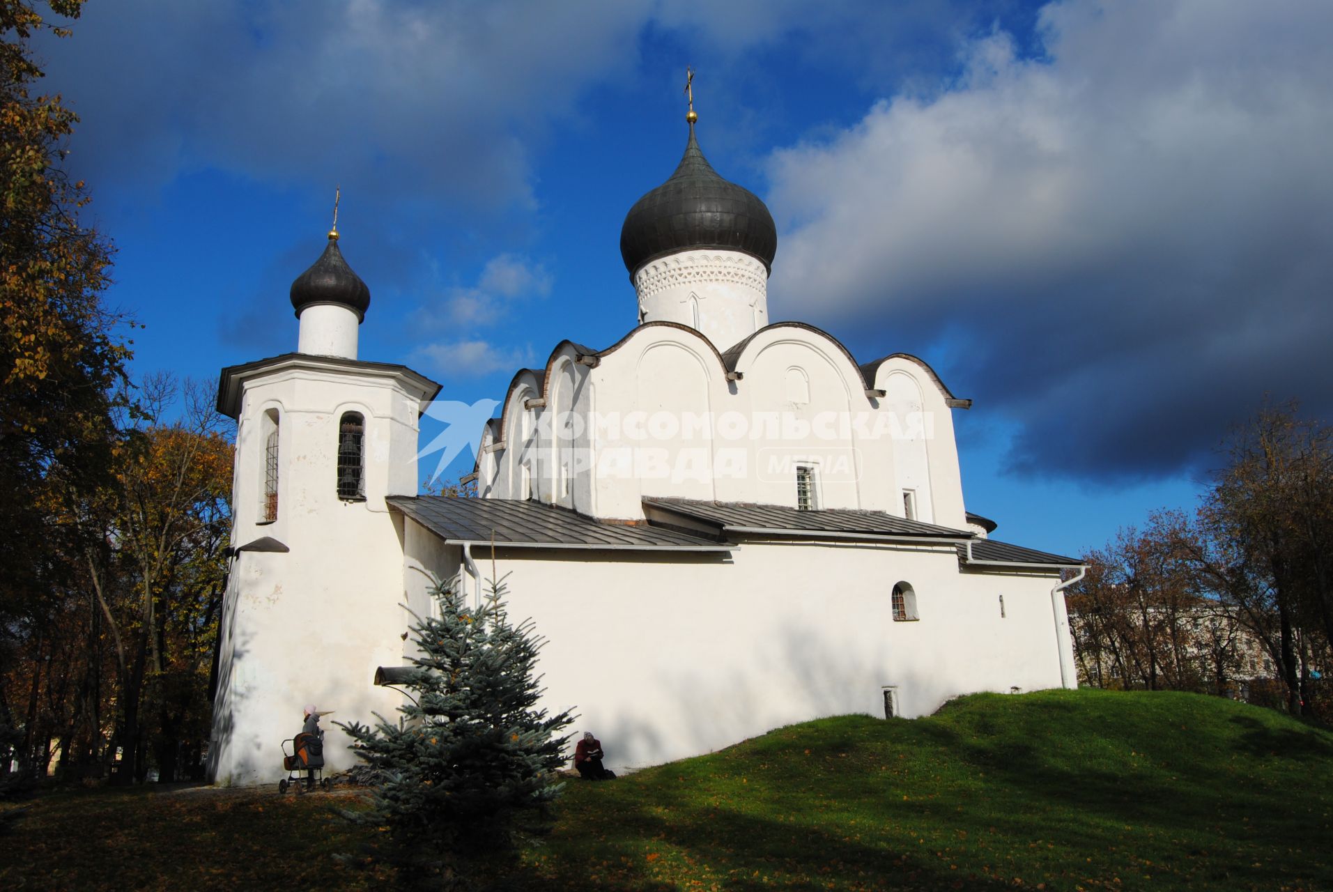 Псков.  Церковь Василия на Горке.