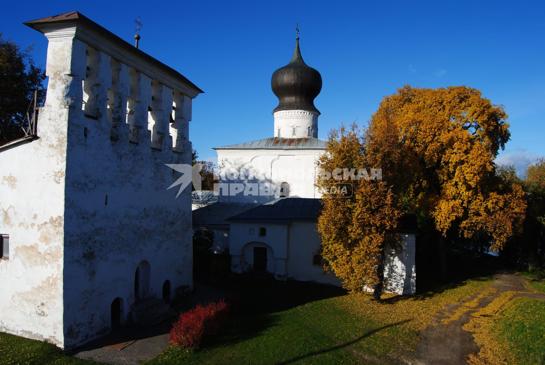 Псков. Церковь Успения у парома.