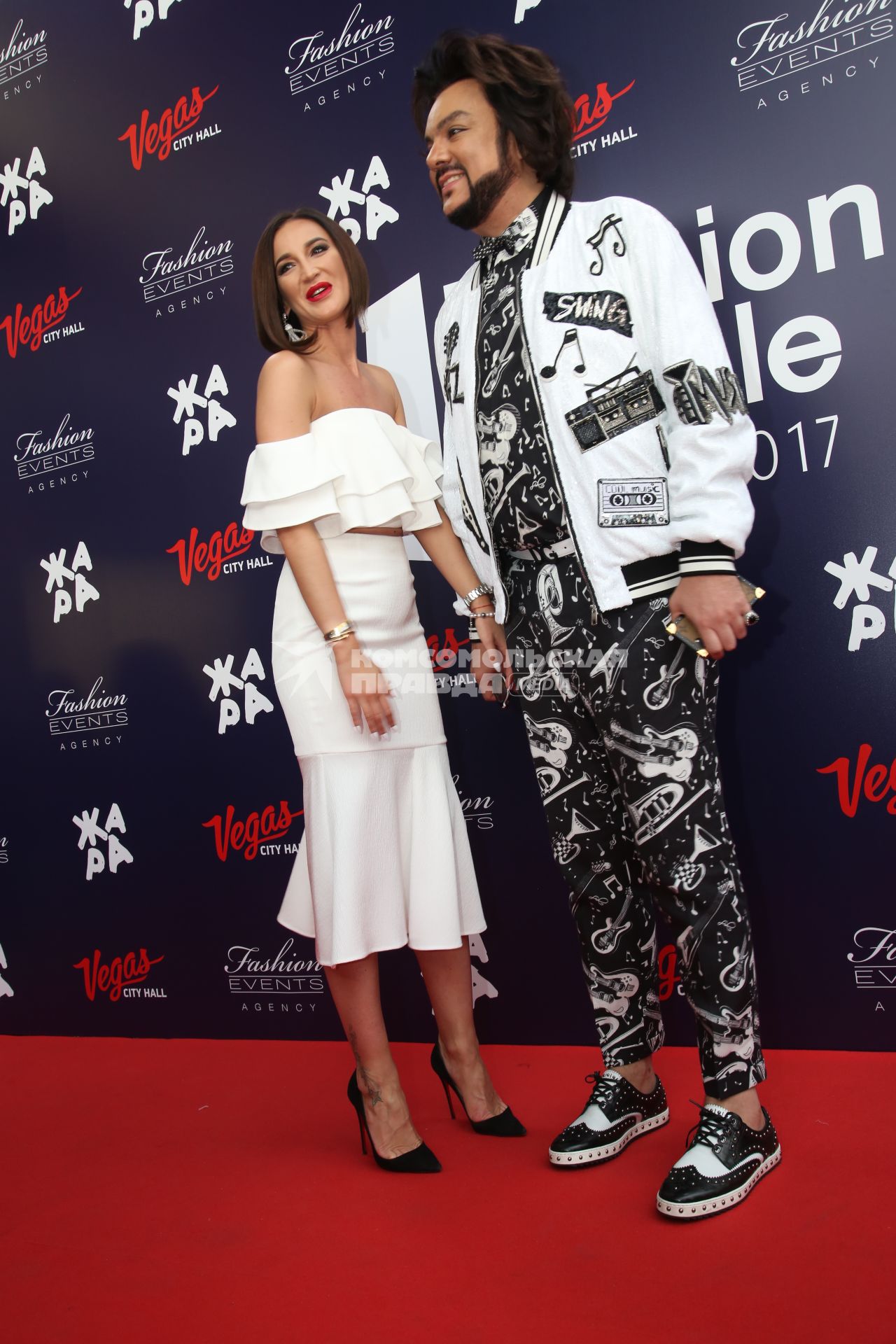 Диск319. Концертный зал VEGAS CITY HALL. Премия FASHION PEOPLE AWARDS 2017. На снимке: певцы Ольга Бузова и Филипп Киркоров