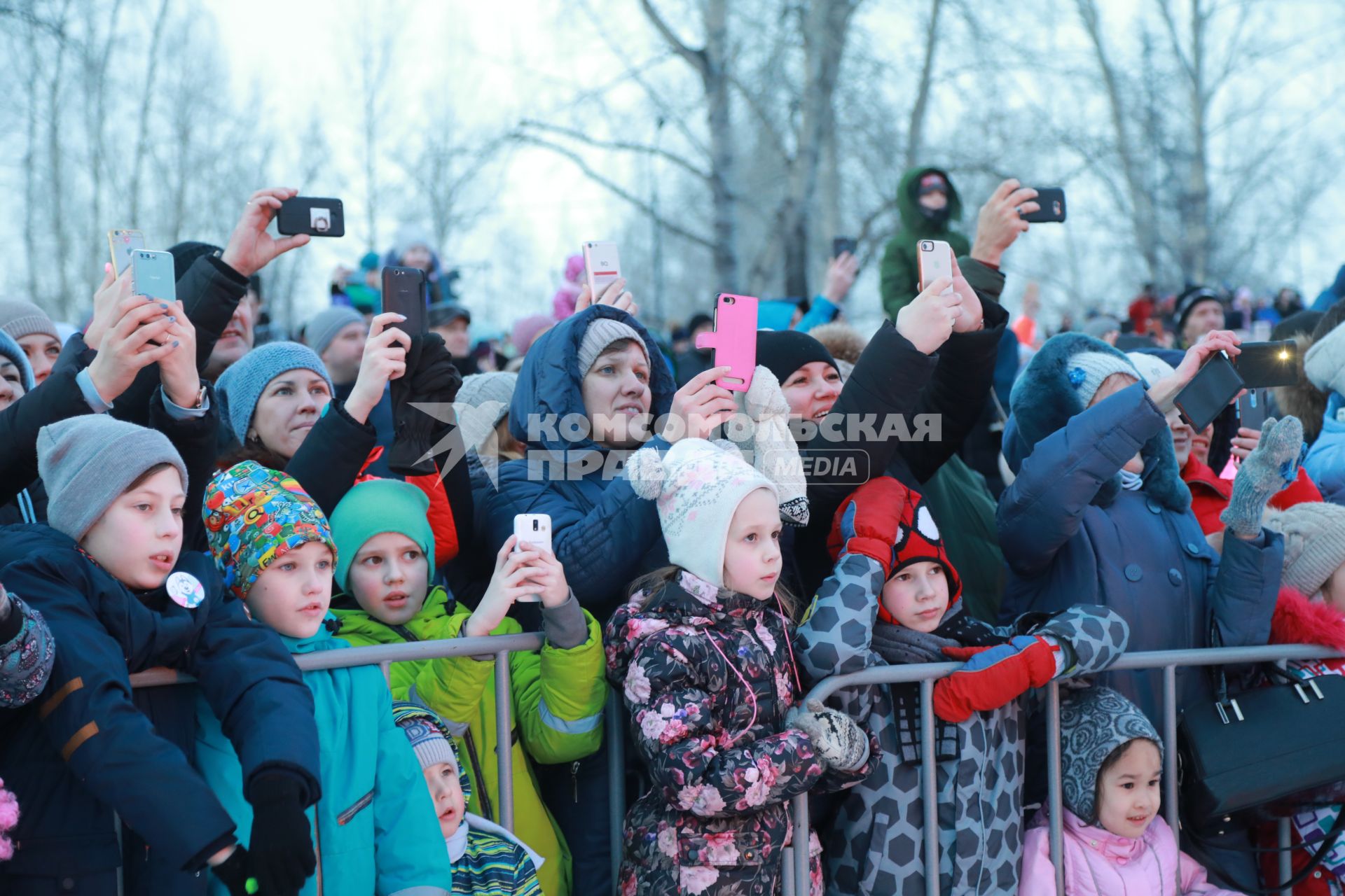 Красноярск. СПосетители во время масленичных гуляний.