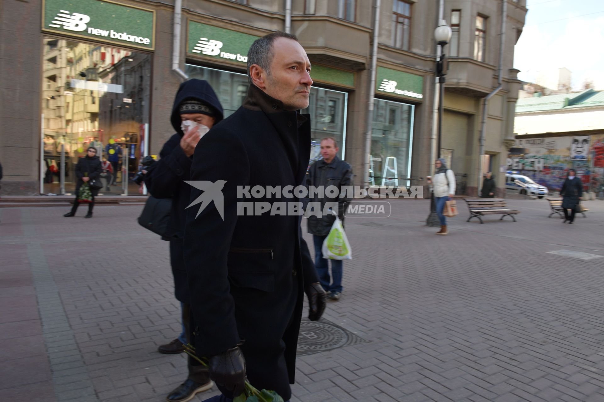 Москва. Актер Дмитрий Ульянов  перед началом церемонии прощания с  с народным артистом СССР Владимиром Этушем в театре имени Евгения Вахтангова