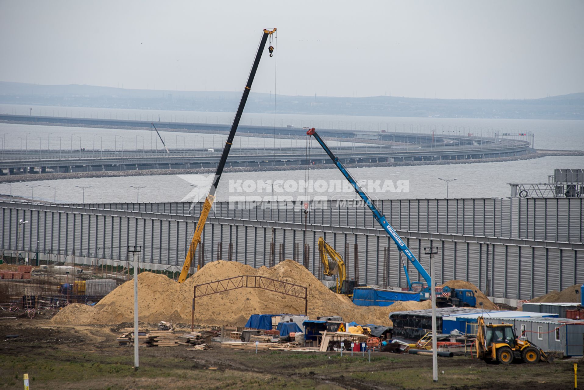 Крым,Тамань. Вид на строительство железнодорожной части Крымского моста.