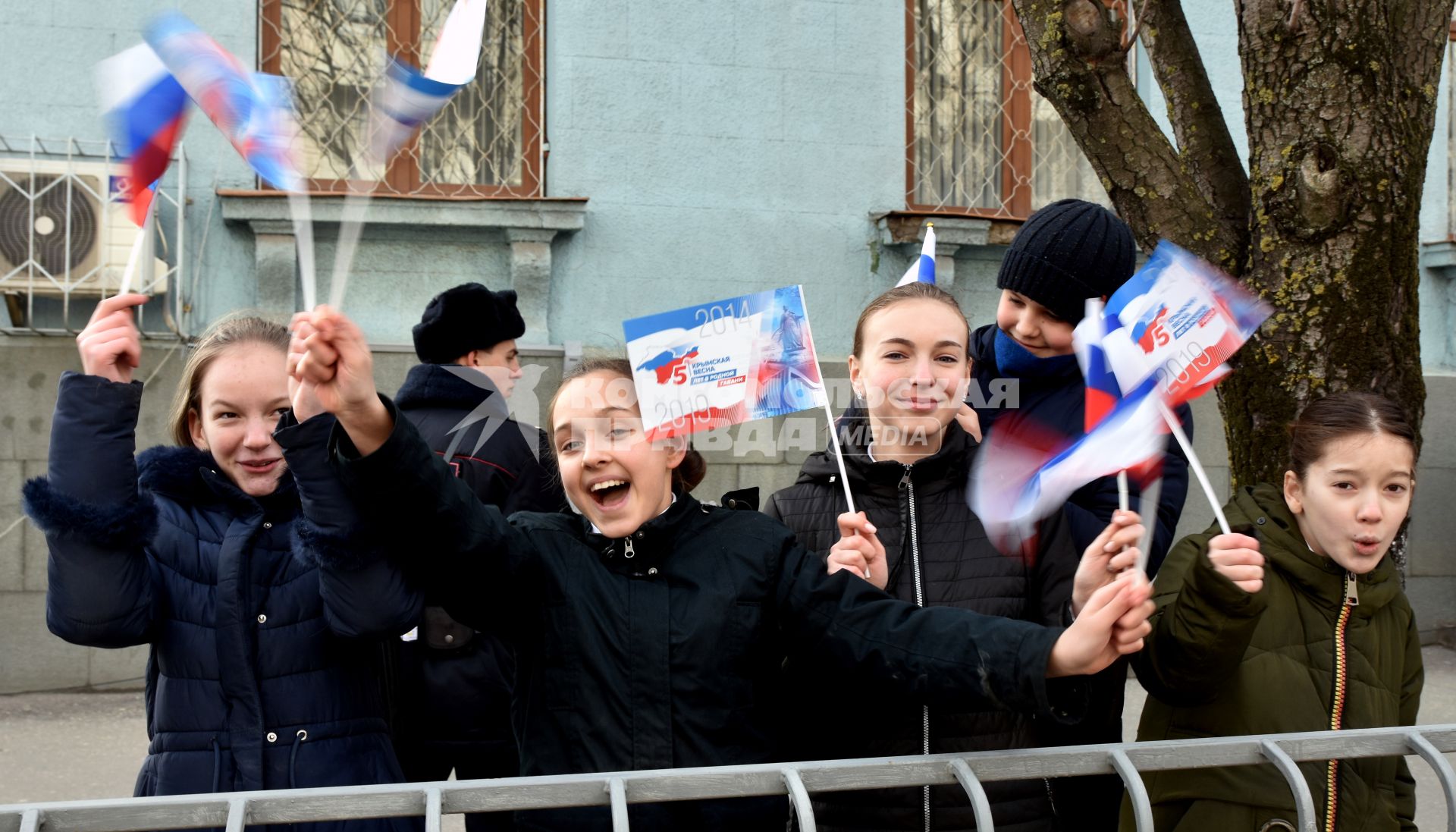 Крым, Симферополь.  Народ на улицах города во время мероприятий посвященных 5-й годовщине Общекрымского референдума 2014 года и воссоединения Крыма с Россией.