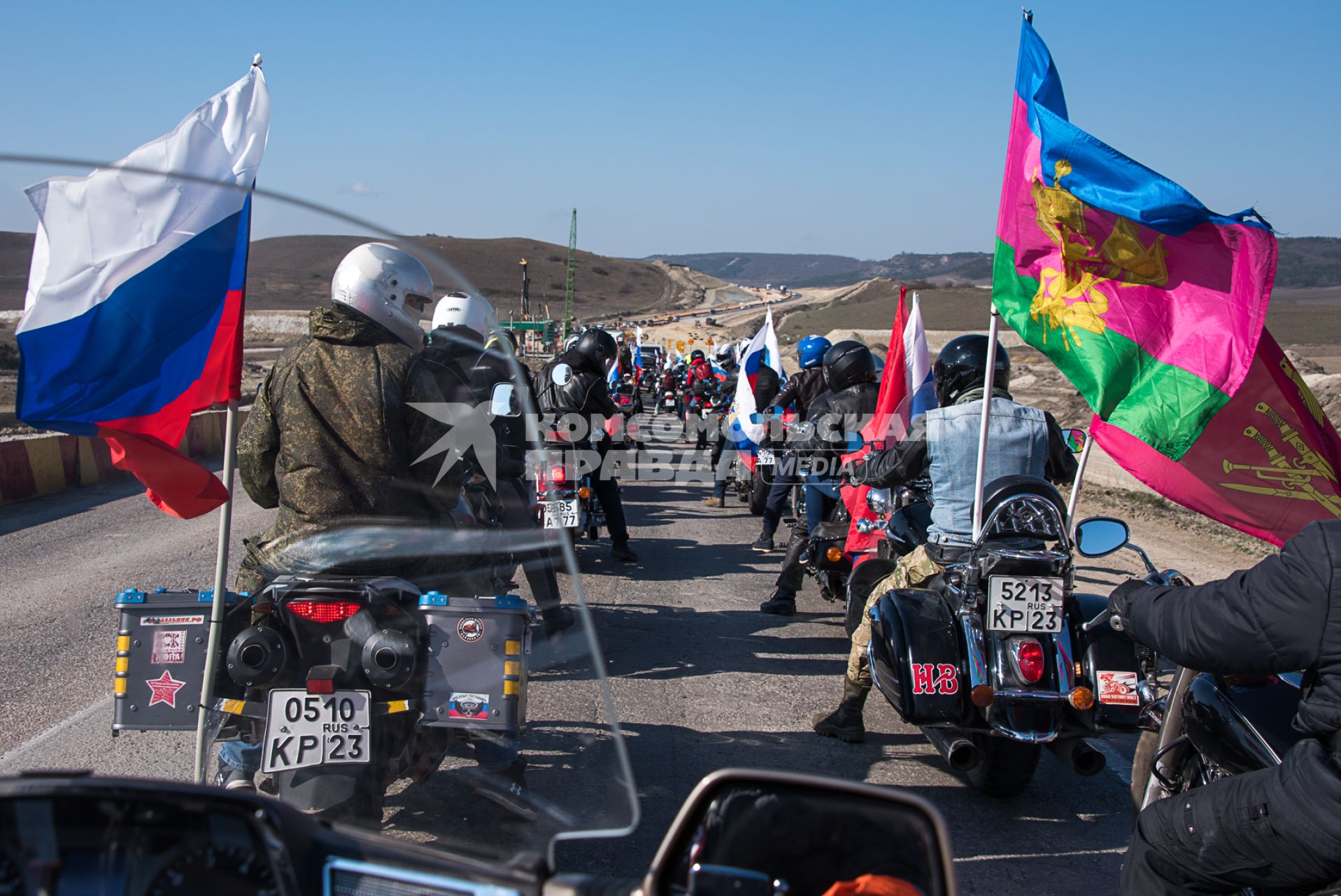 Крым.  Участники автопробега в честь пятой годовщины проведения Общекрымского референдума и воссоединения Крыма с Россией.