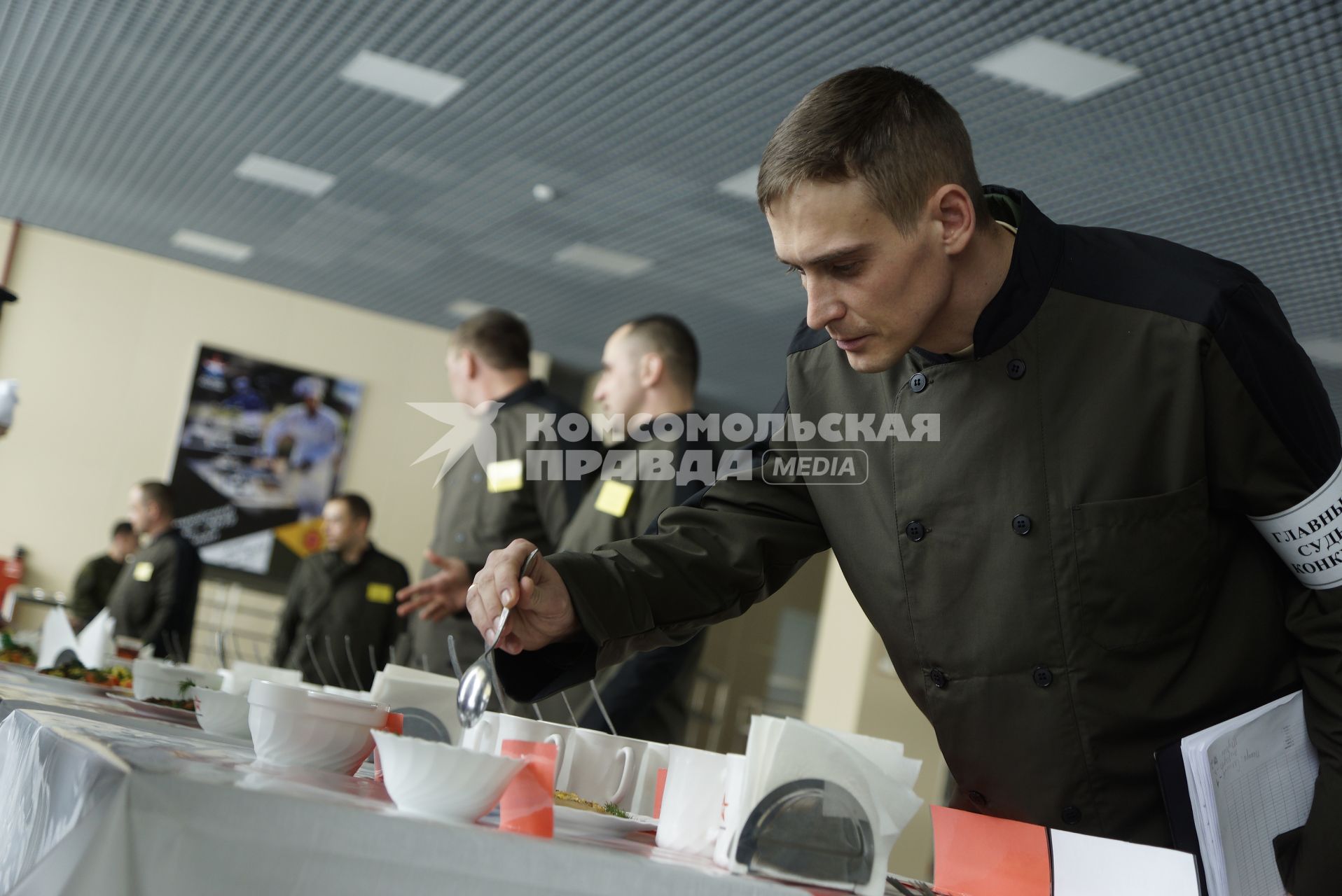 Екатеринбург. Повара военных частей и соединений ЦВО (Центральный военный округ) во время конкурса \'Армейский запас\' на звание лучшего повара, в рамках международных армейских игр