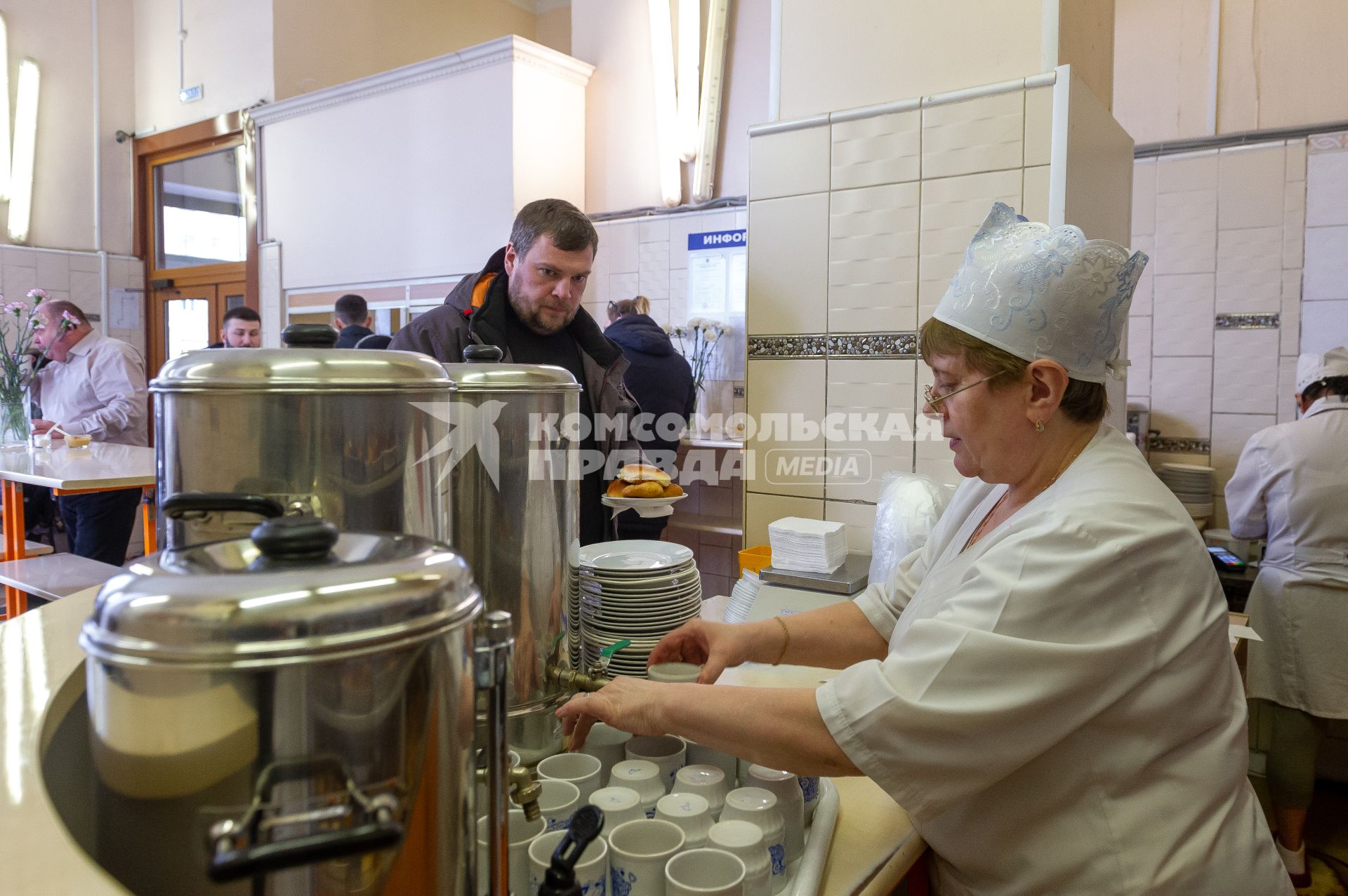 Санкт-Петербург. В легендарной пирожковой `Хозяюшка` на Московском проспекте .