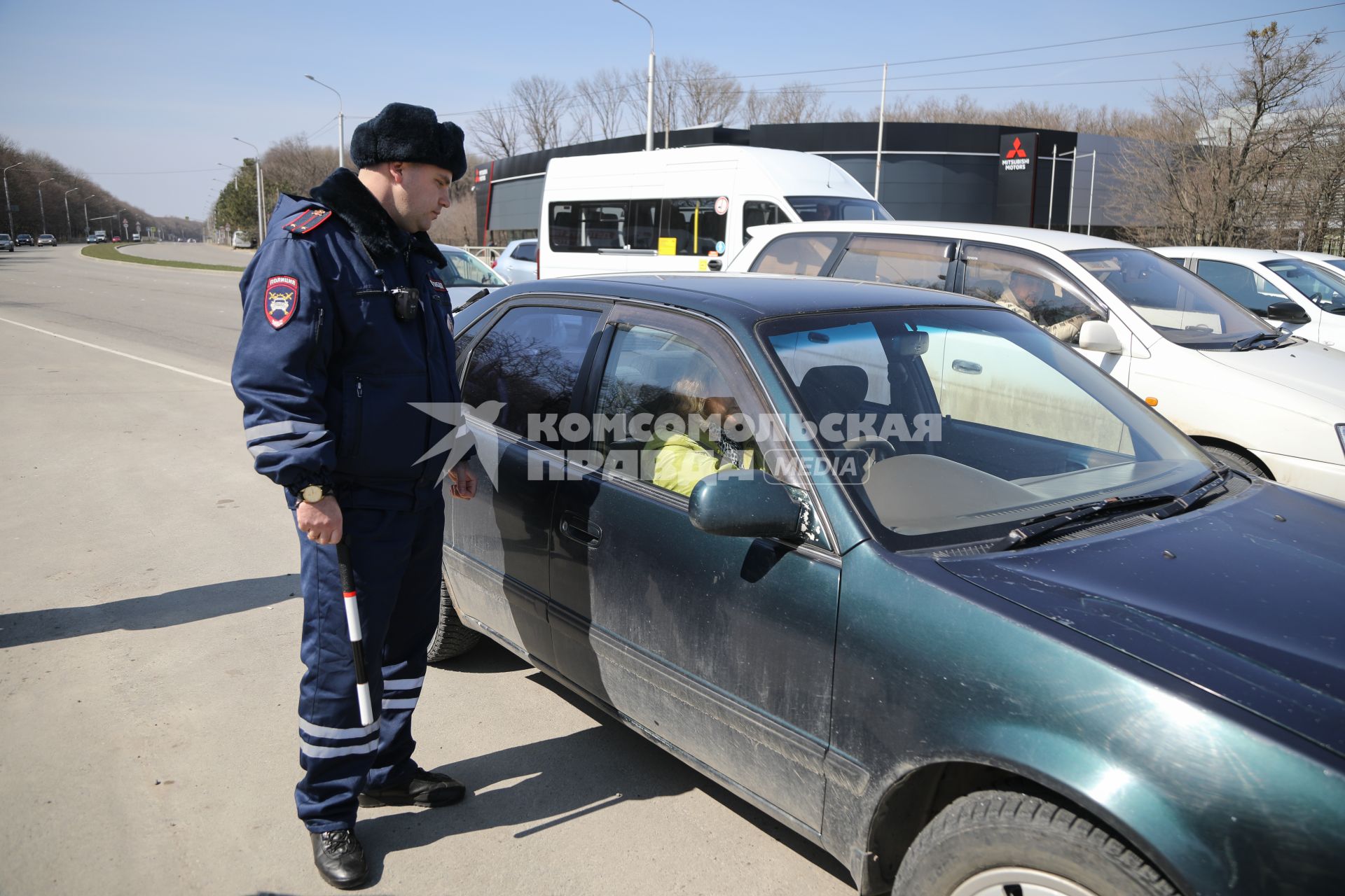 Ставрополь.  Сотрудники ДПС проводят рейд по выявлению нарушителей на дороге.