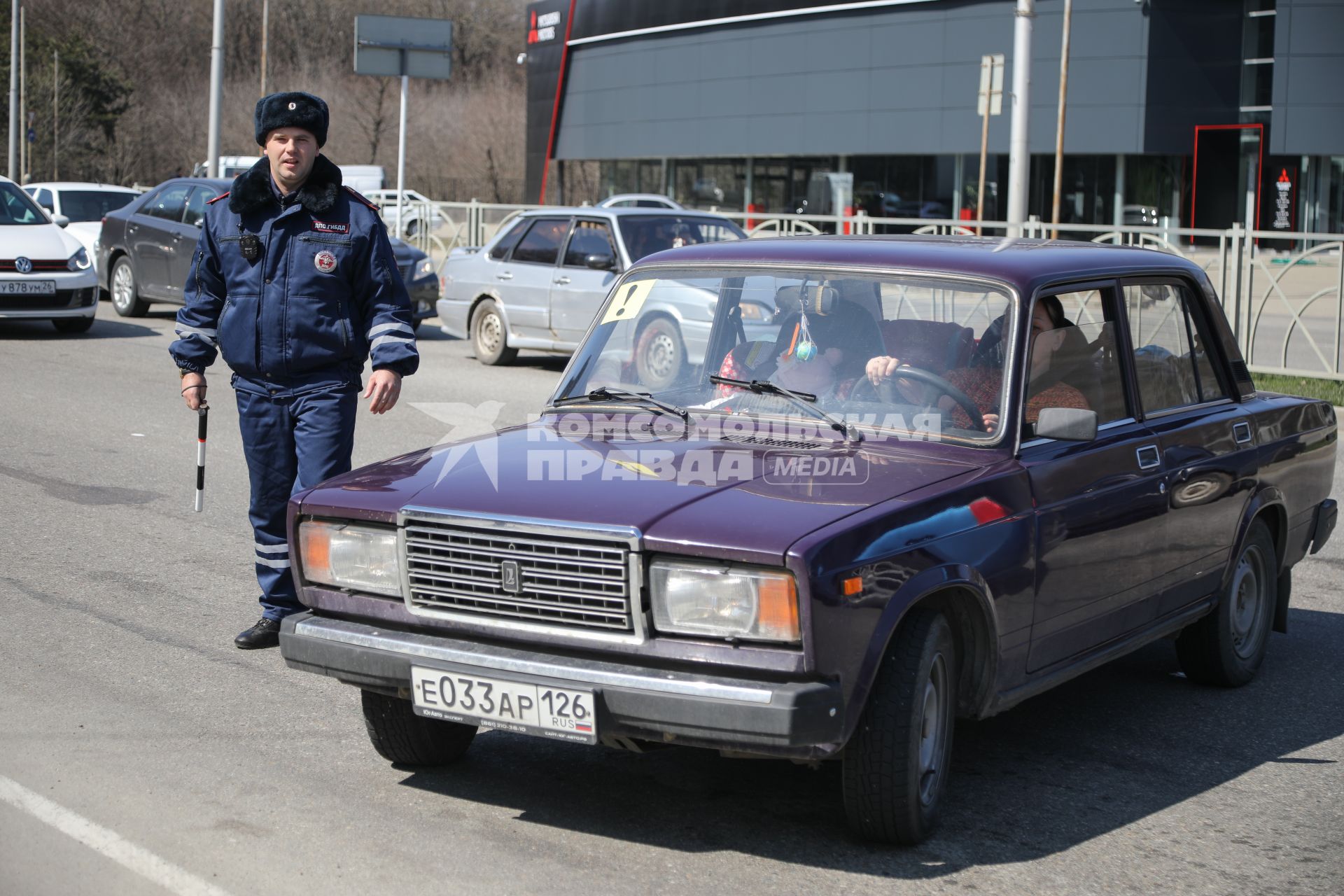 Ставрополь.  Сотрудники ДПС проводят рейд по выявлению нарушителей на дороге.