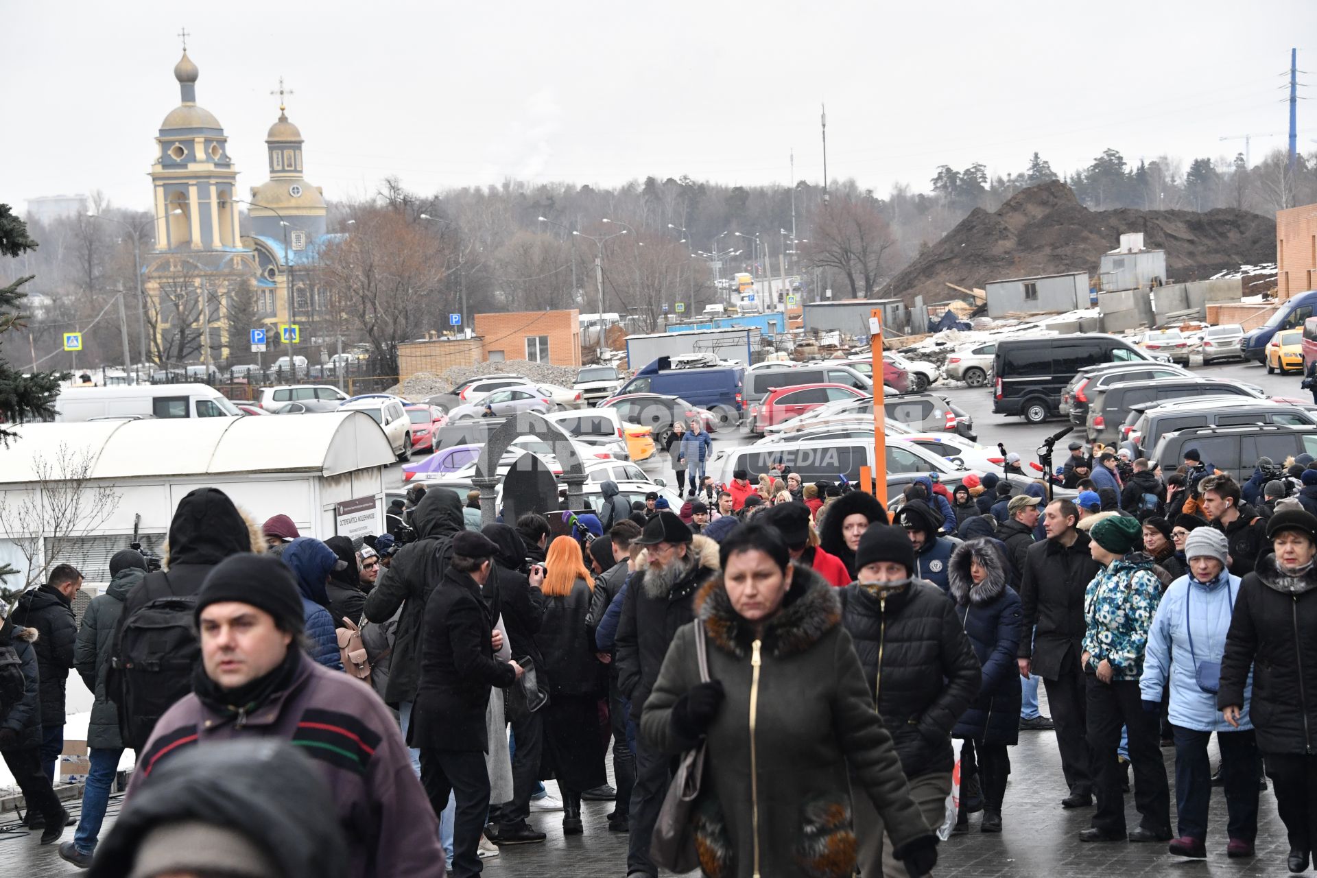 Москва.   Во время церемонии прощания с певицей Юлией Началовой на Троекуровском кладбище.