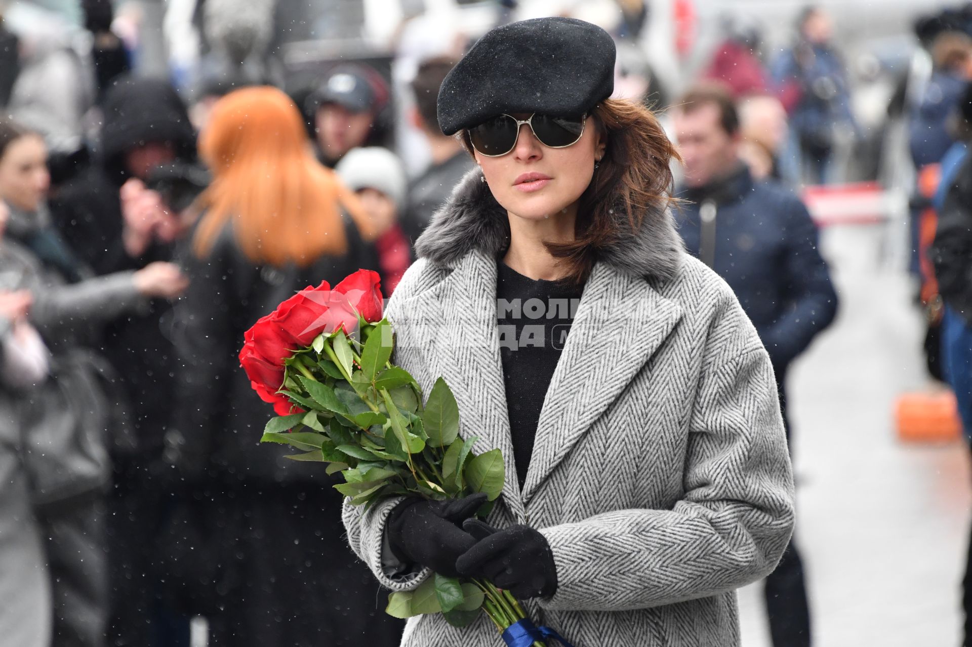 Москва.  Певец Филипп Киркоров  во время церемонии прощания с певицей Юлией Началовой на Троекуровском кладбище.