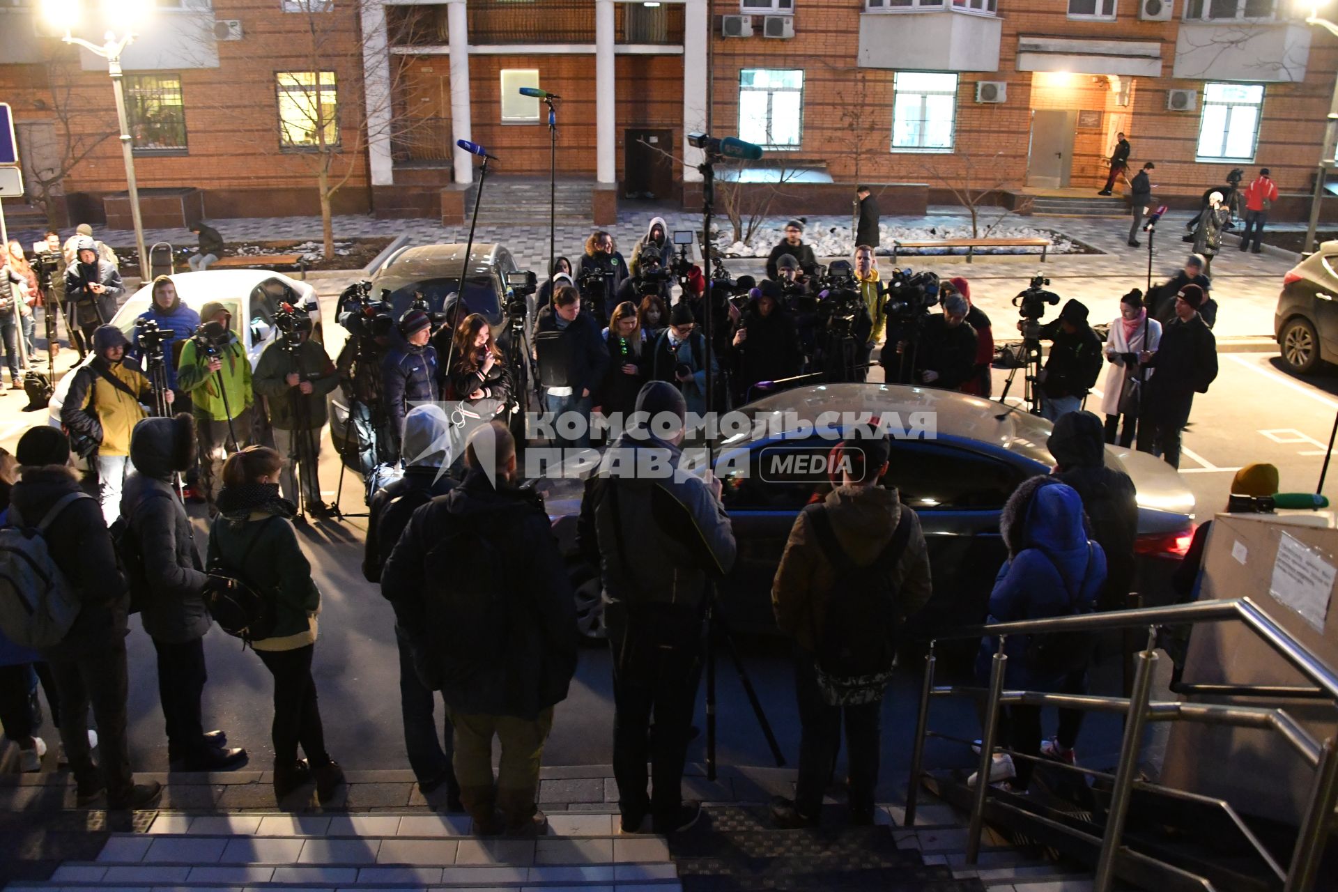 Москва. Журналисты у здания Пресненского районого суда, где проходит слушание по деу футболистов Павла Мамаева и Александра Кокорина, обвиняемых в хулиганстве.