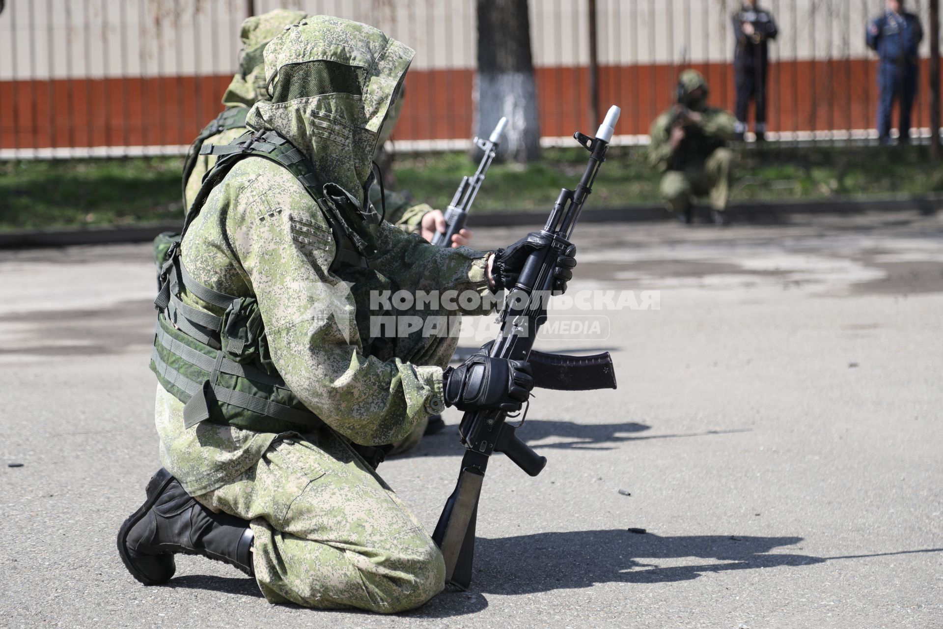 Ставрополь. Показательные выступления военнослужащих на  краевых соревнованиях юнармейских игр по военно-прикладным видам спорта.