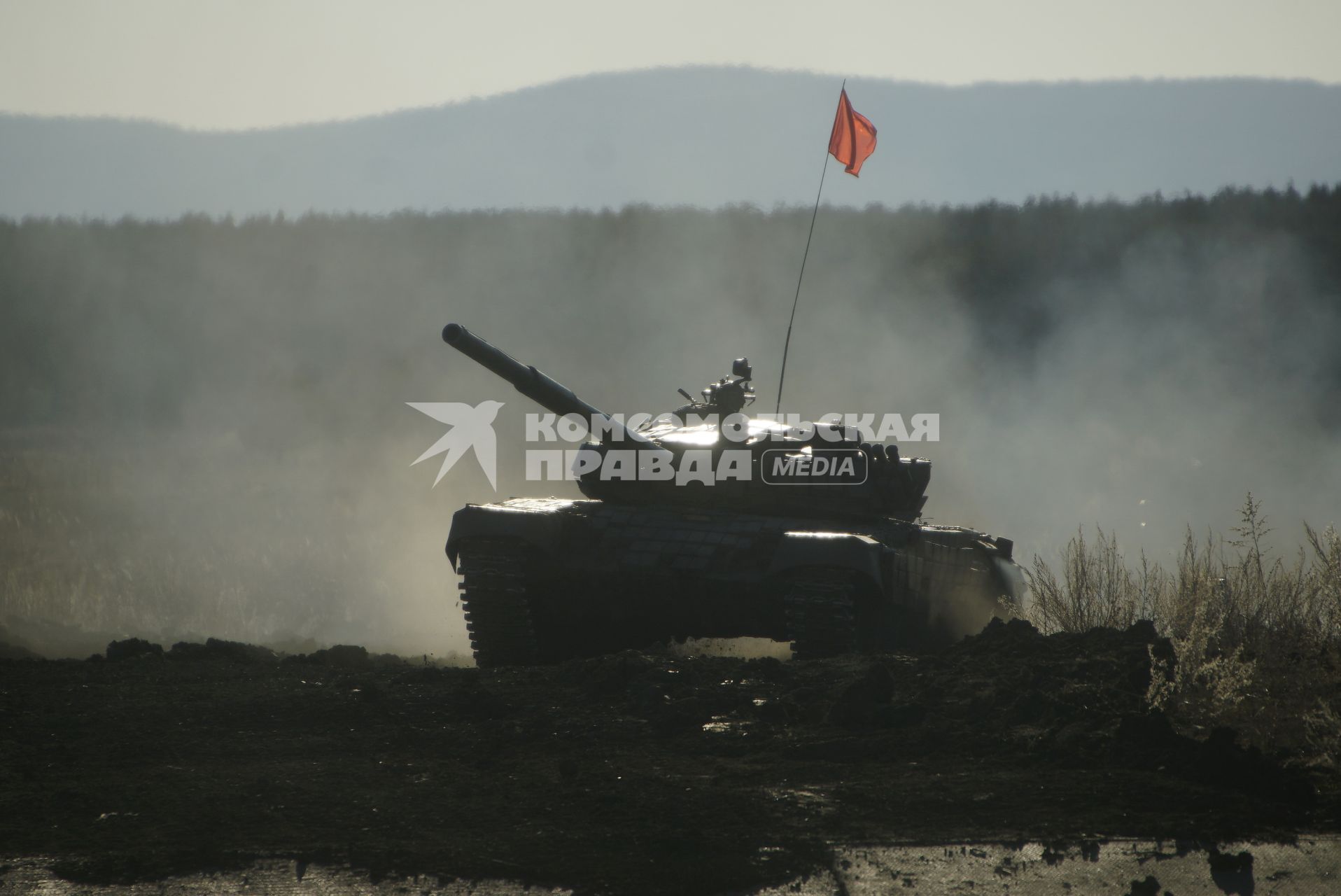 Челябинская область. 255 межвидовой военный полигон ЦВО (Центральный военный округ). Этапа конкурса Армейских международных игр \'Танковый биатлон\'. Победители окружного этапа  представят ЦВО на всеармейском этапе АрМИ-2019. Танк Т-72Б3