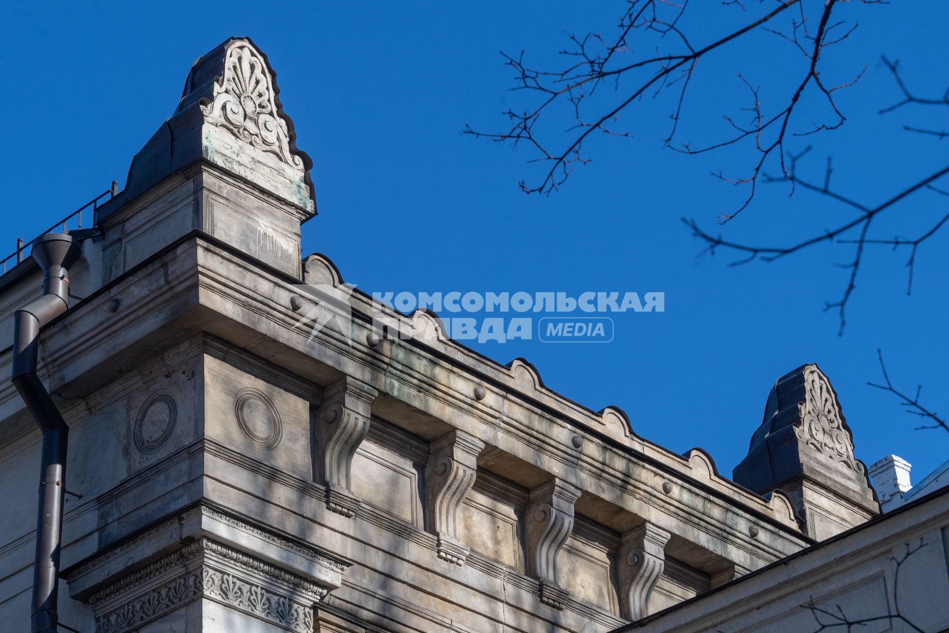 Москва. Фрагмент декоративного оформления фасада  особняка,  принадлежавшего золотопромышленнику Николаю Стахееву на Новой Басманной улице.