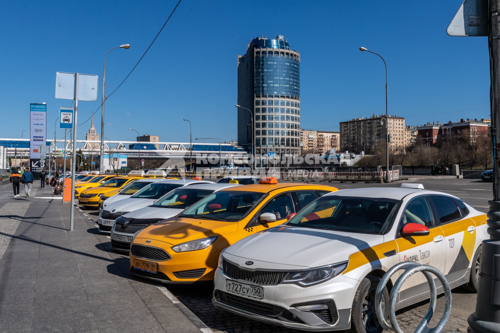 Москва. Стоянка такси.