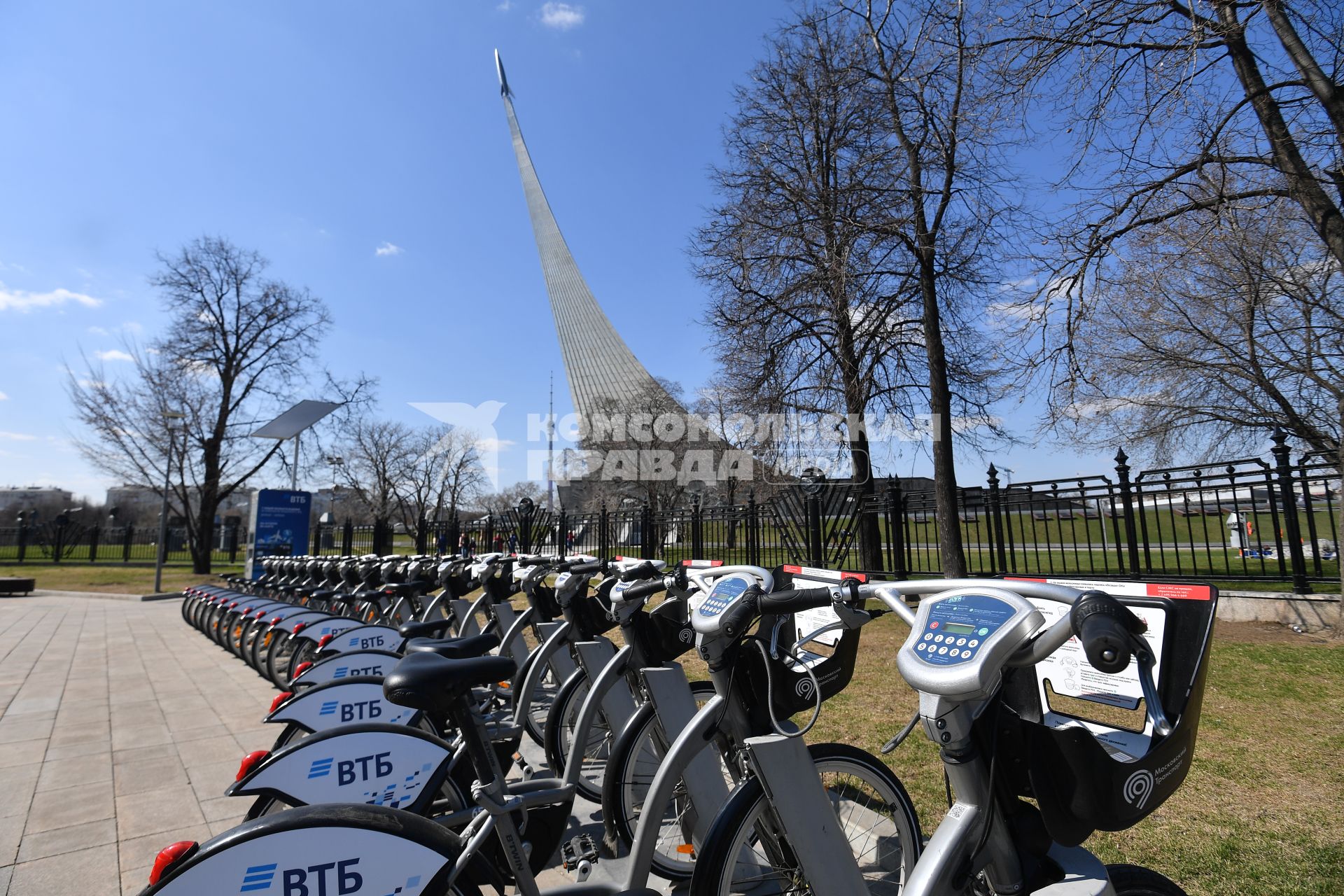 Москва. Станция проката велосипедов у ВДНХ.