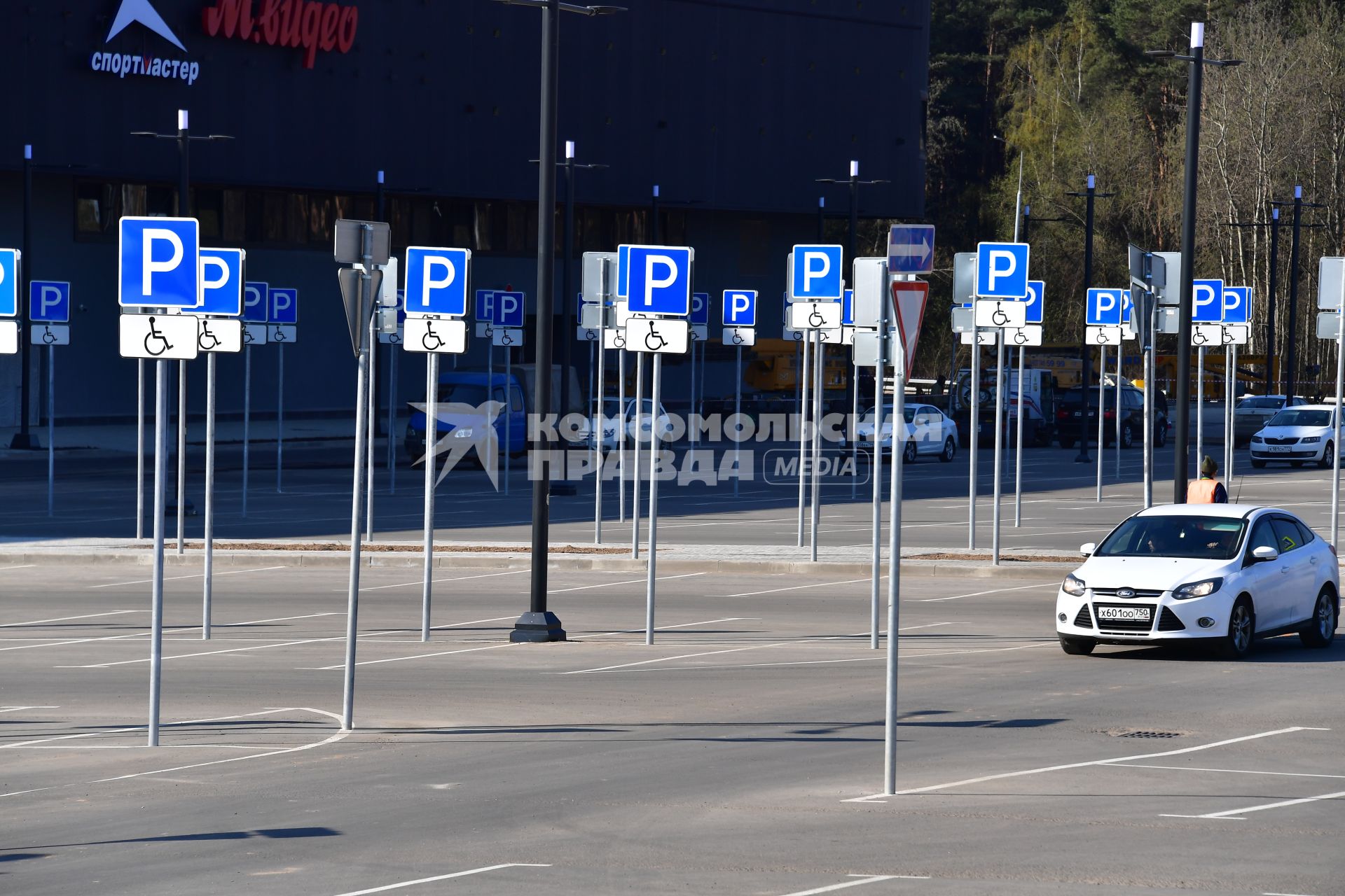 Москва. Парковочные места для инвалидов.