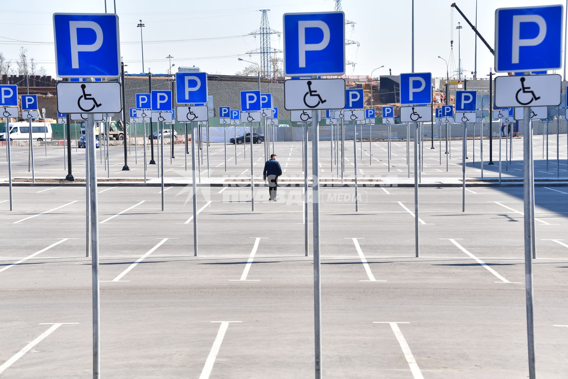 Москва. Парковочные места для инвалидов.