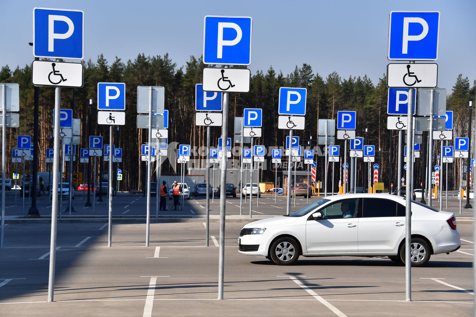 Москва. Парковочные места для инвалидов.