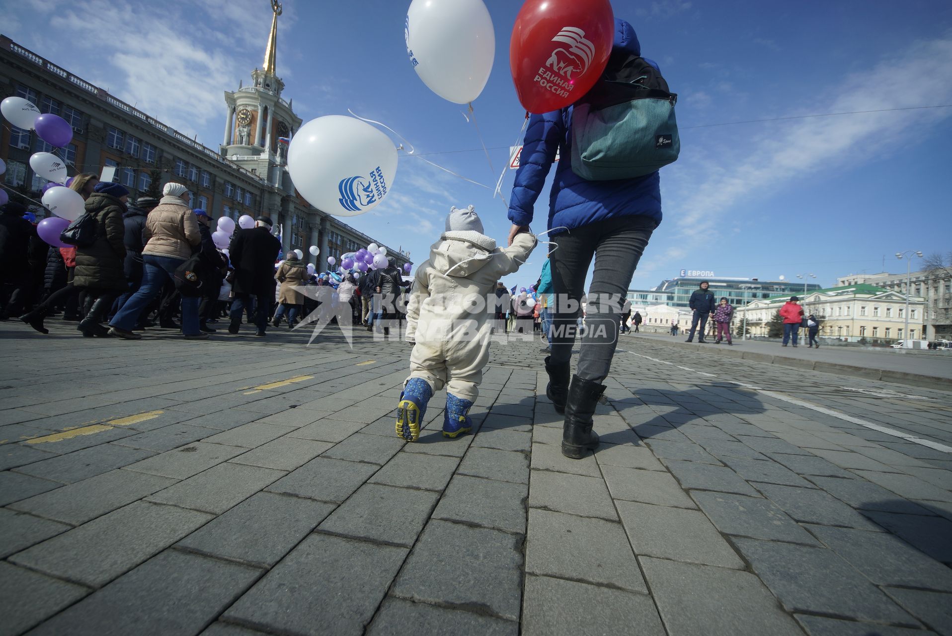 Екатеринбург. Участники первомайского шествия профсоюзов во время демонстрации