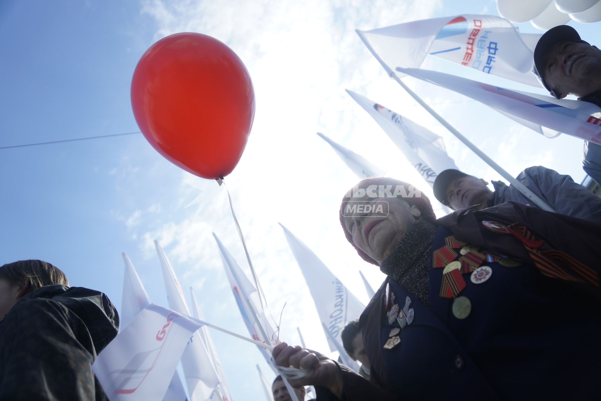 Екатеринбург. Участники первомайского шествия профсоюзов во время демонстрации