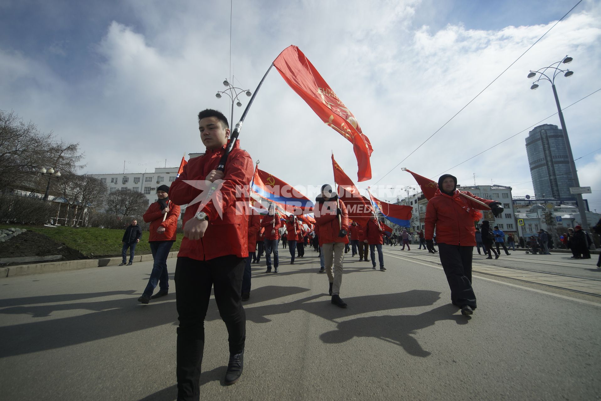 Екатеринбург. Сторонники КПРФ во время первомайского шествия